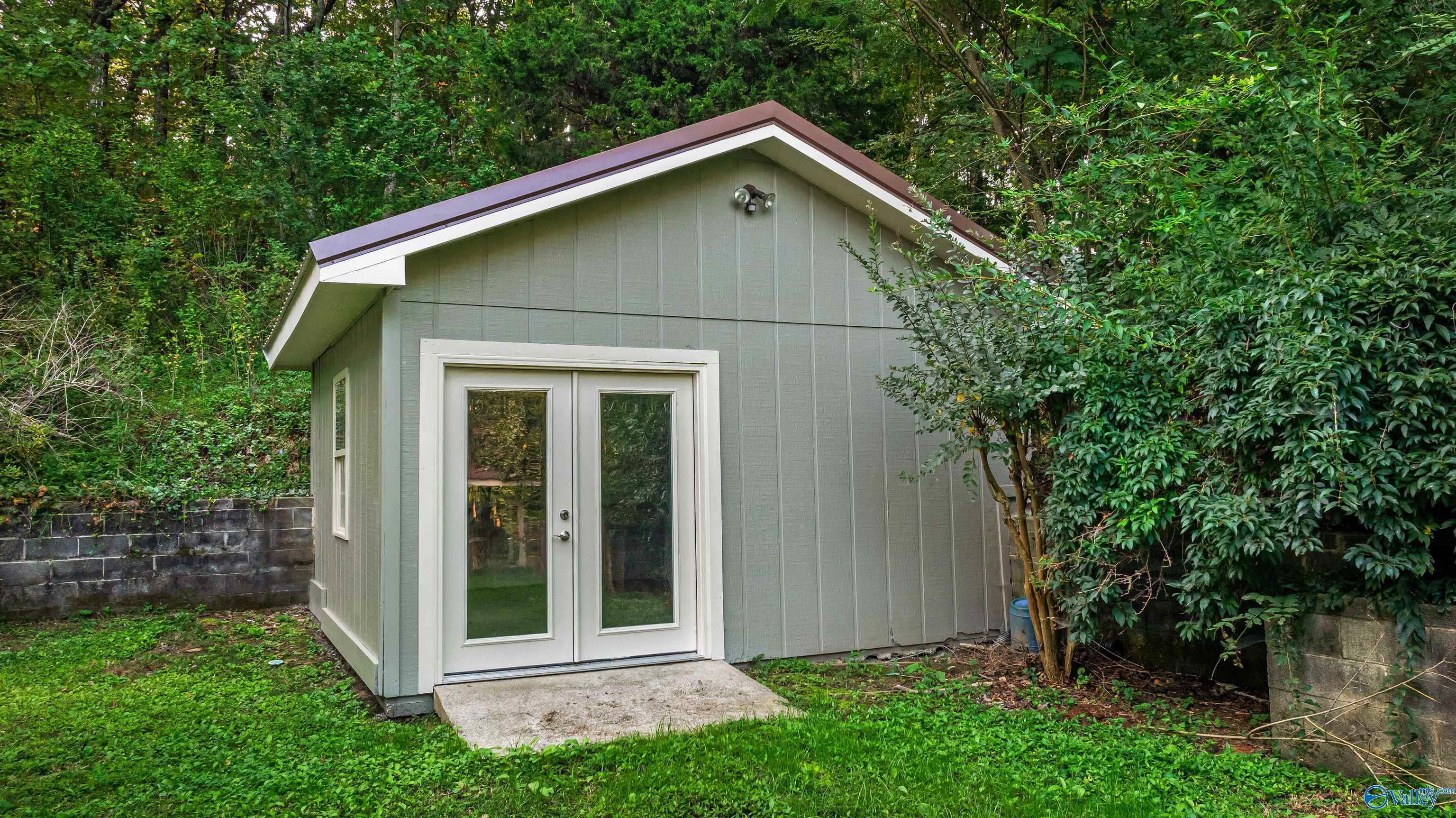 1111 Scenic Road E