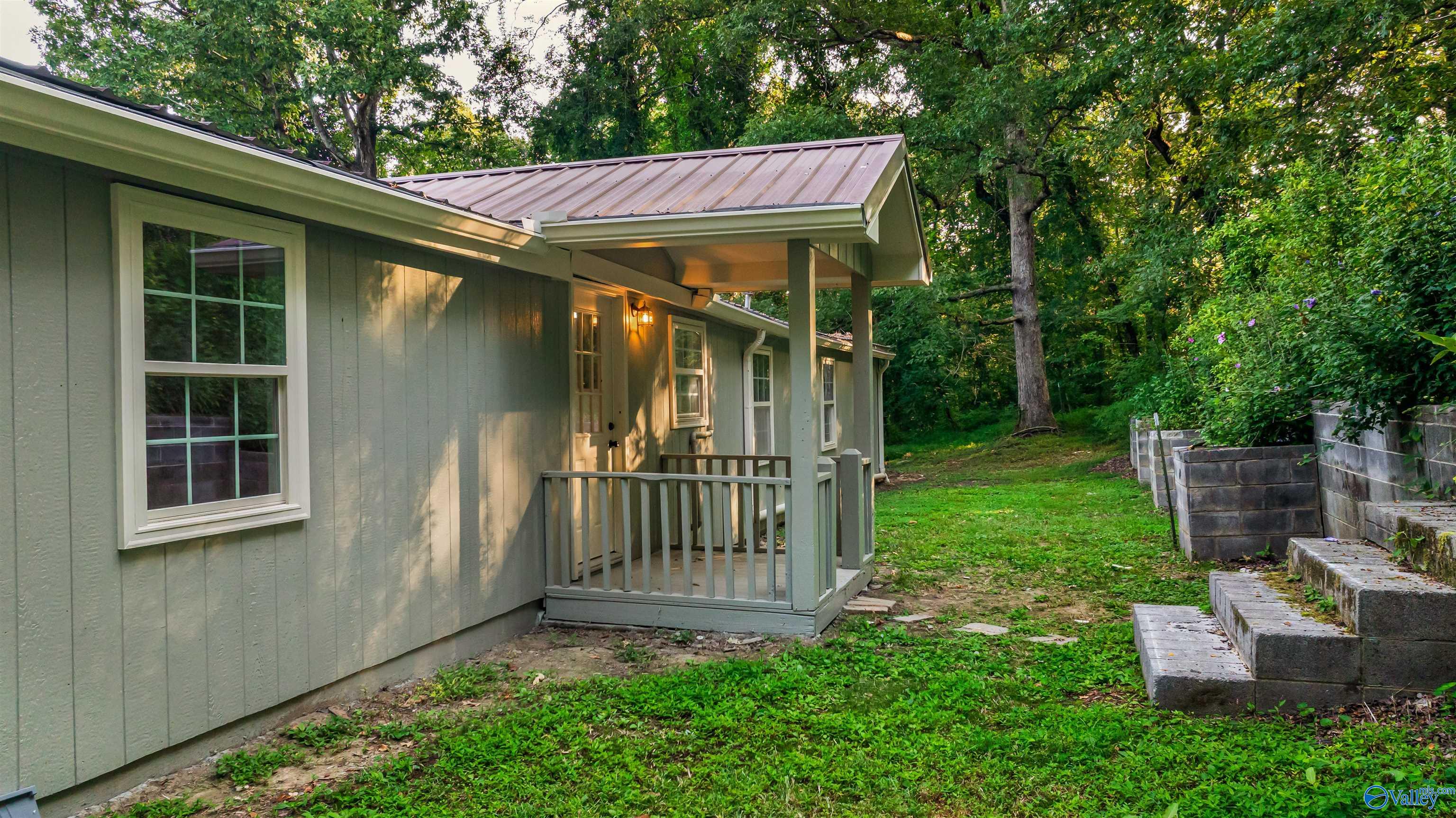 1111 Scenic Road E