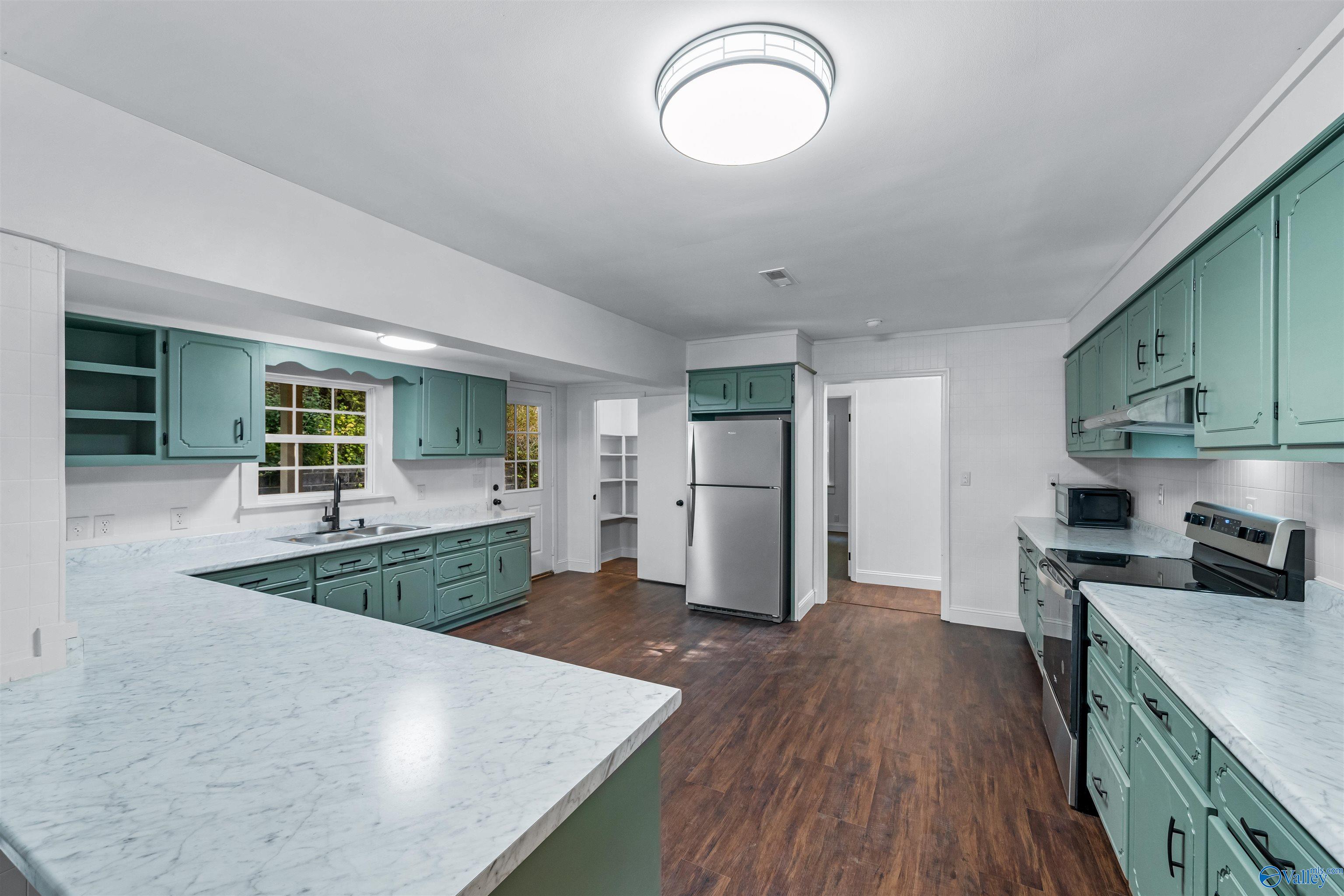 1111 Scenic Road E