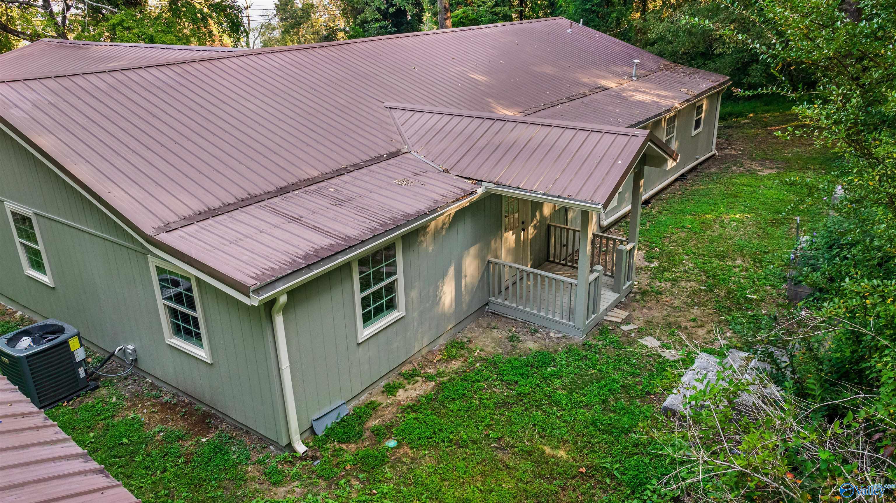 1111 Scenic Road E