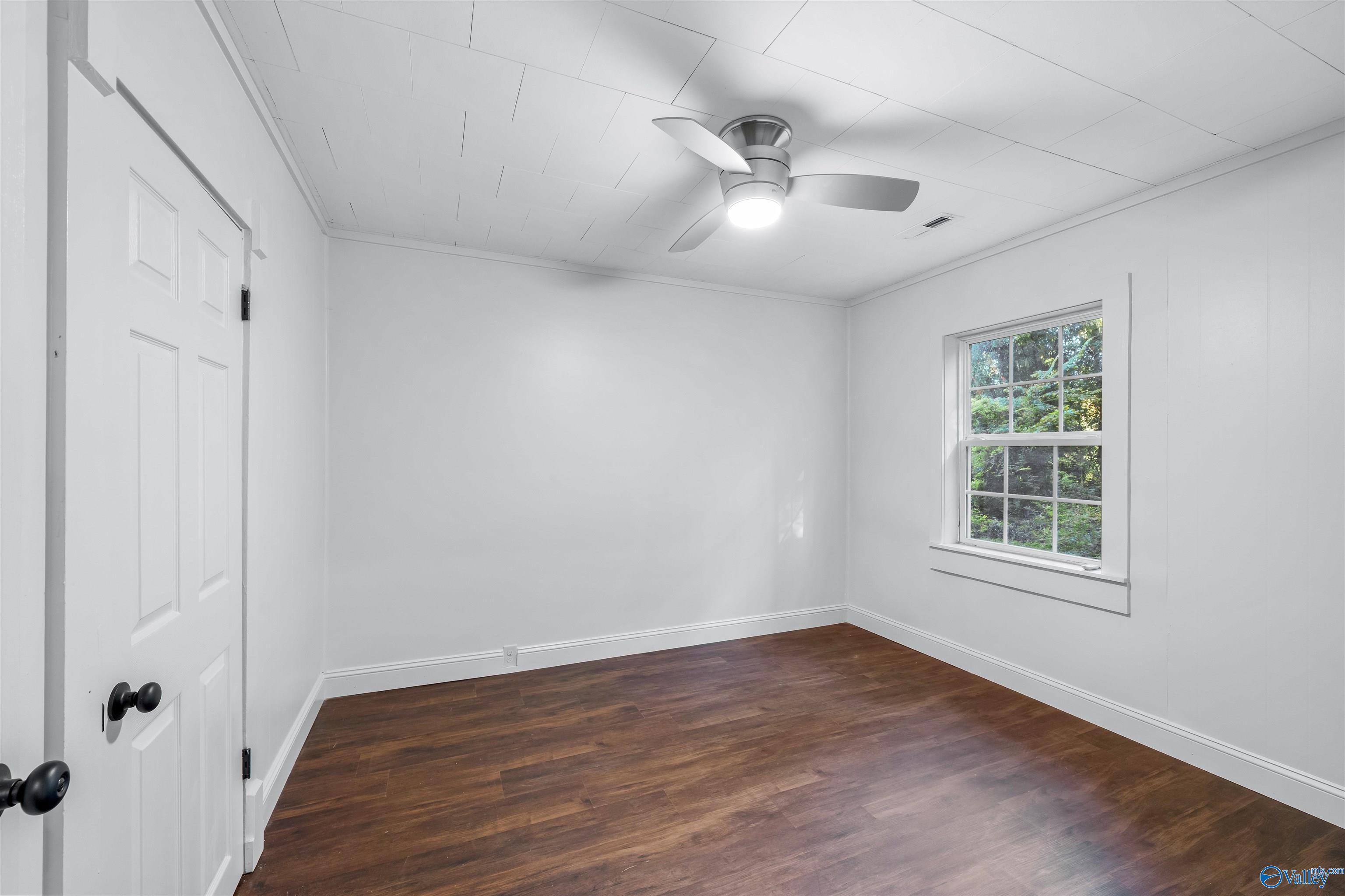 1111 Scenic Road E