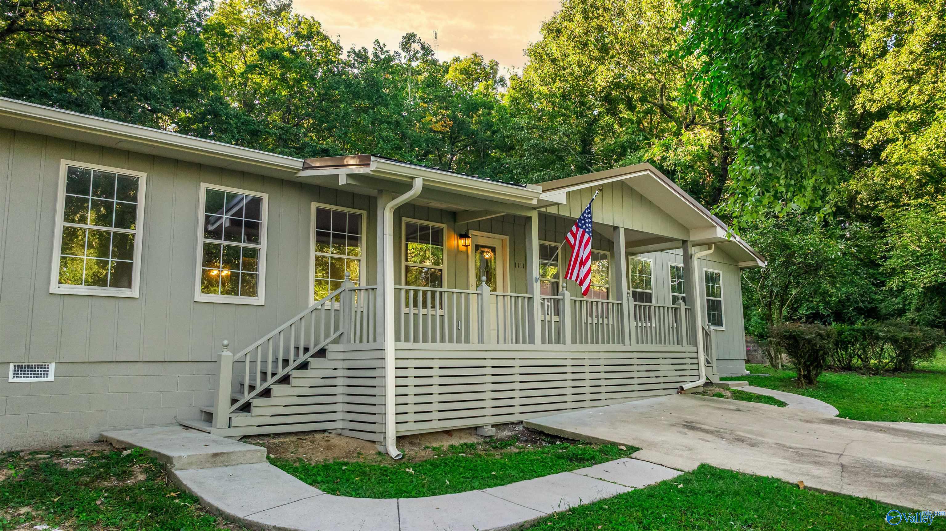 1111 Scenic Road E