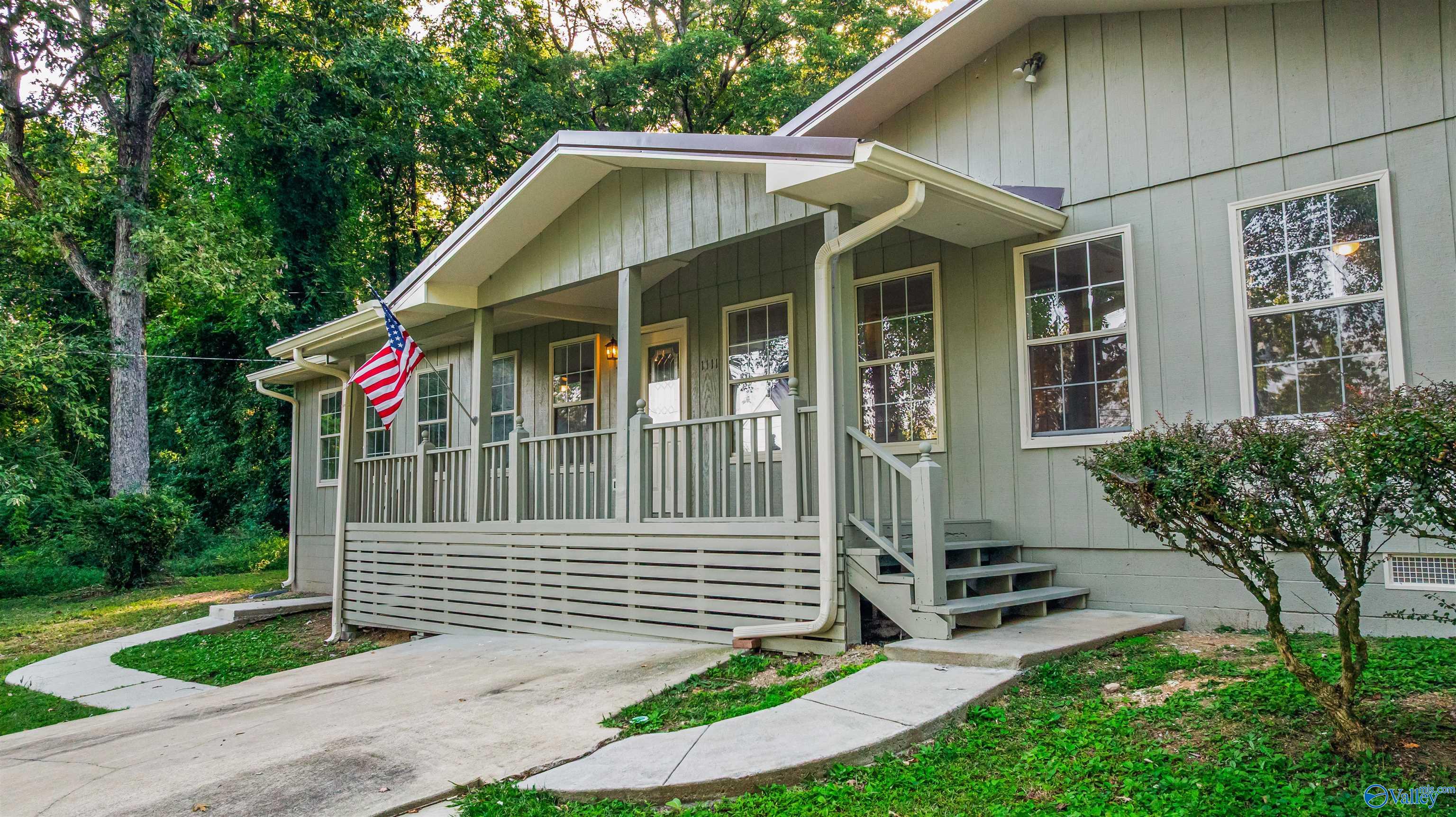 1111 Scenic Road E