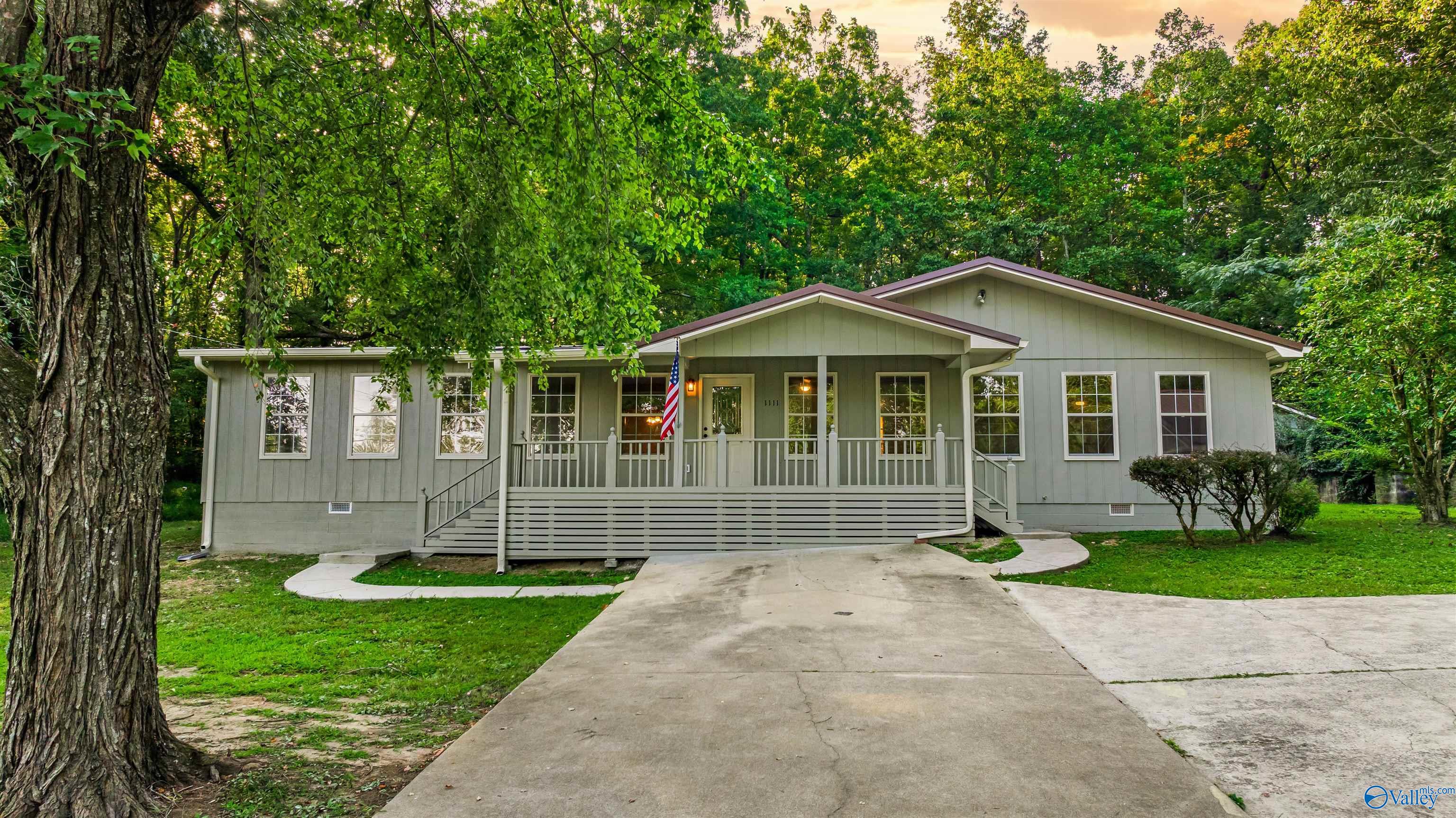 1111 Scenic Road E