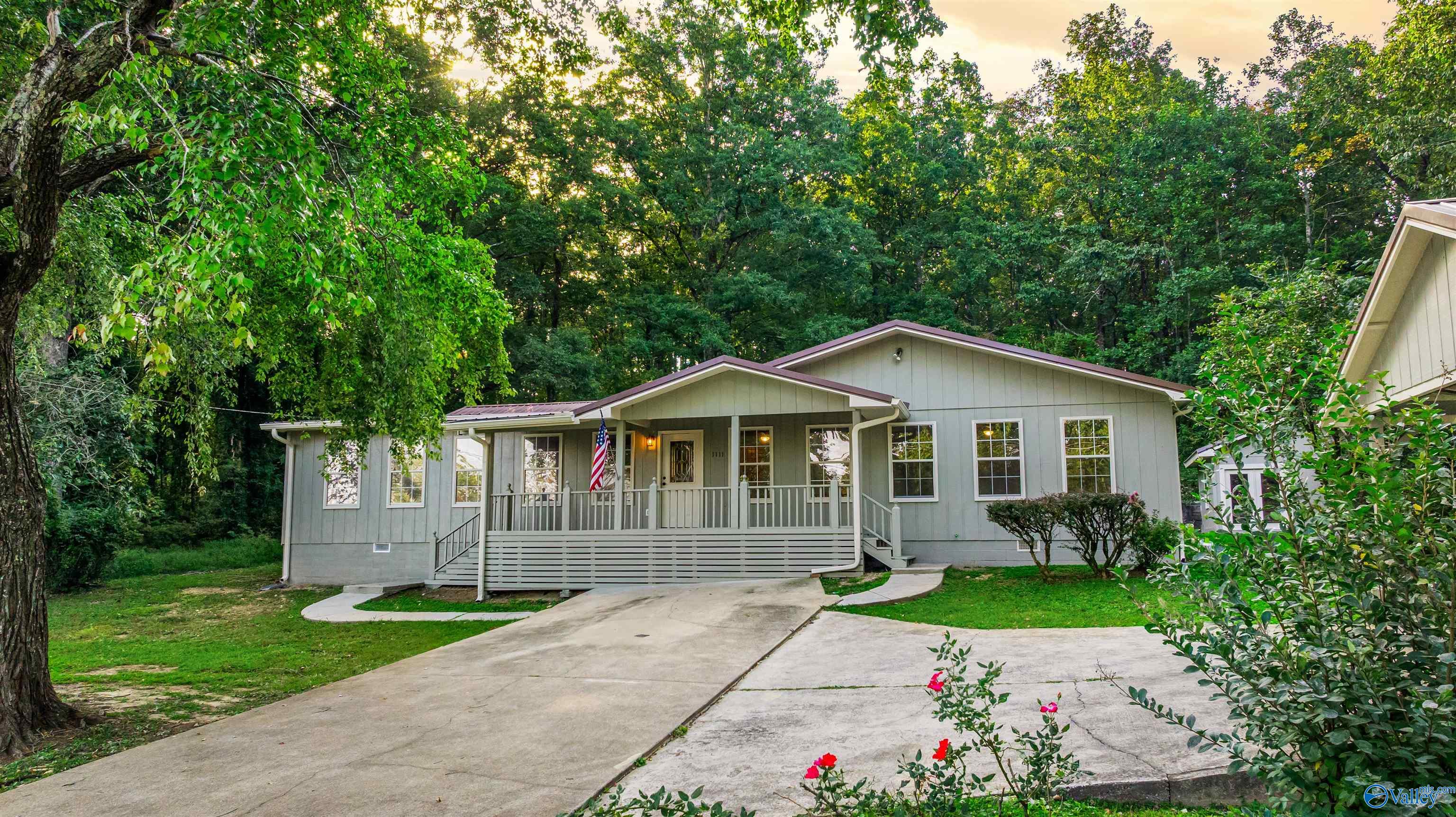 1111 Scenic Road E