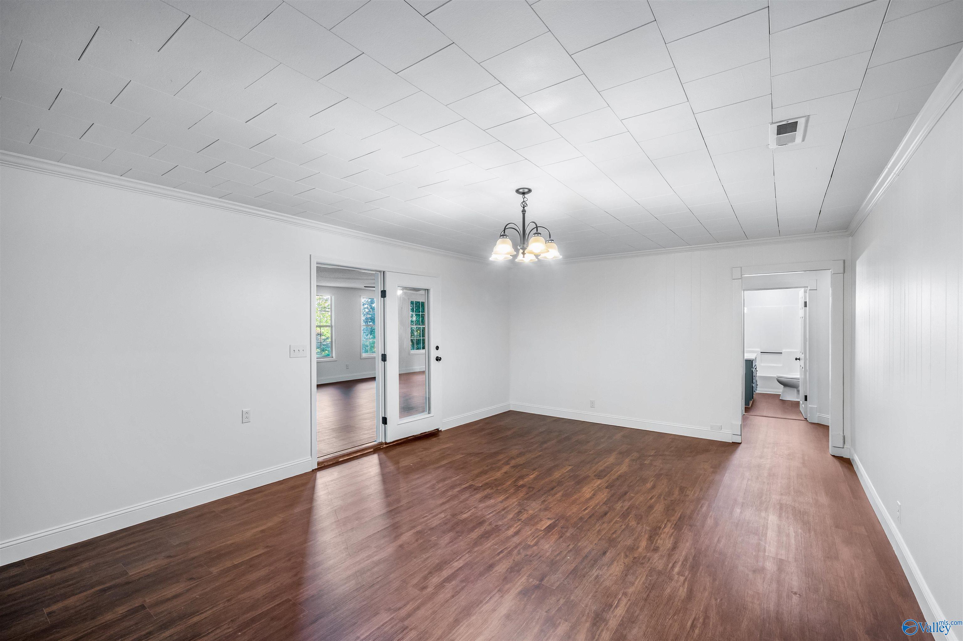 1111 Scenic Road E