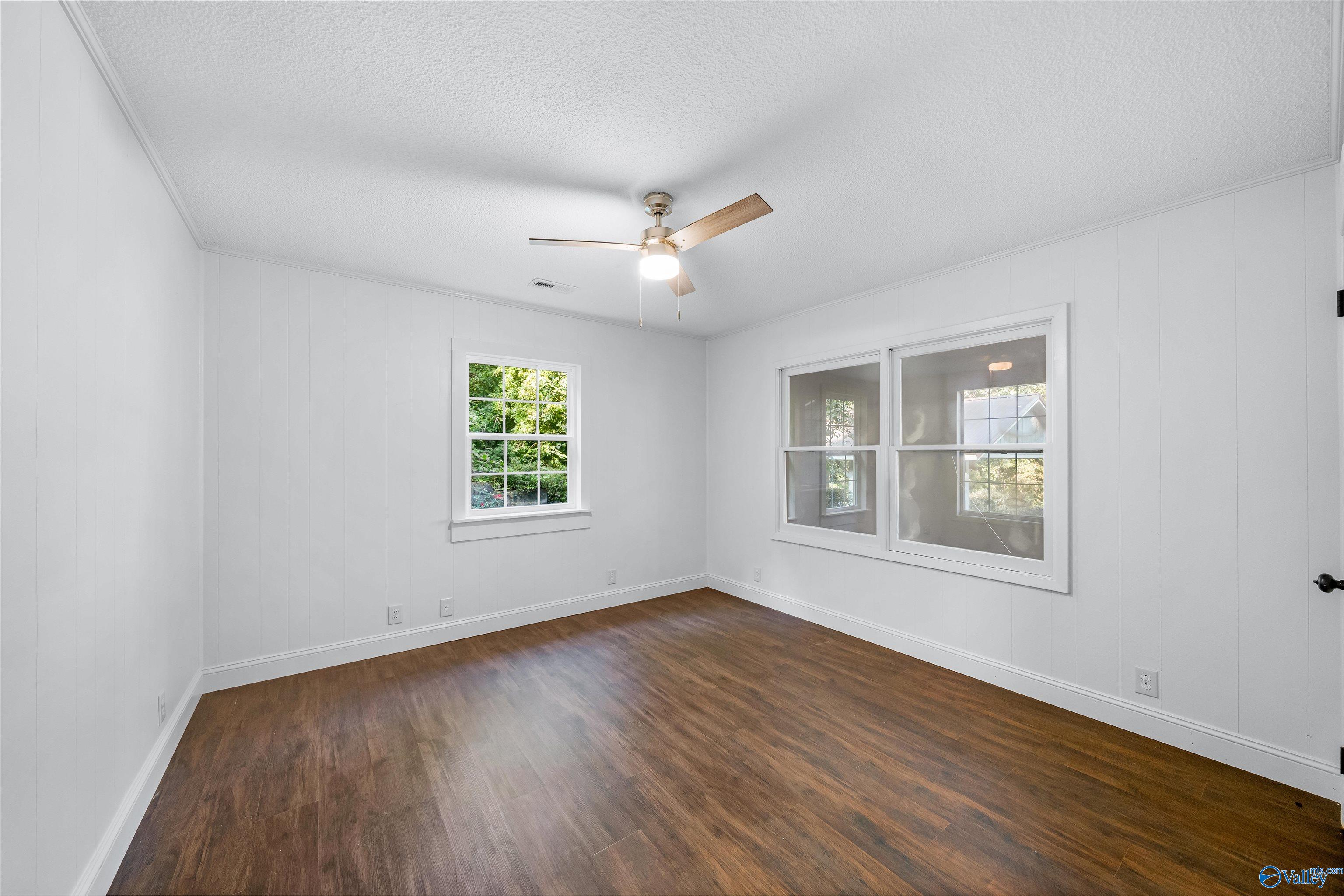 1111 Scenic Road E
