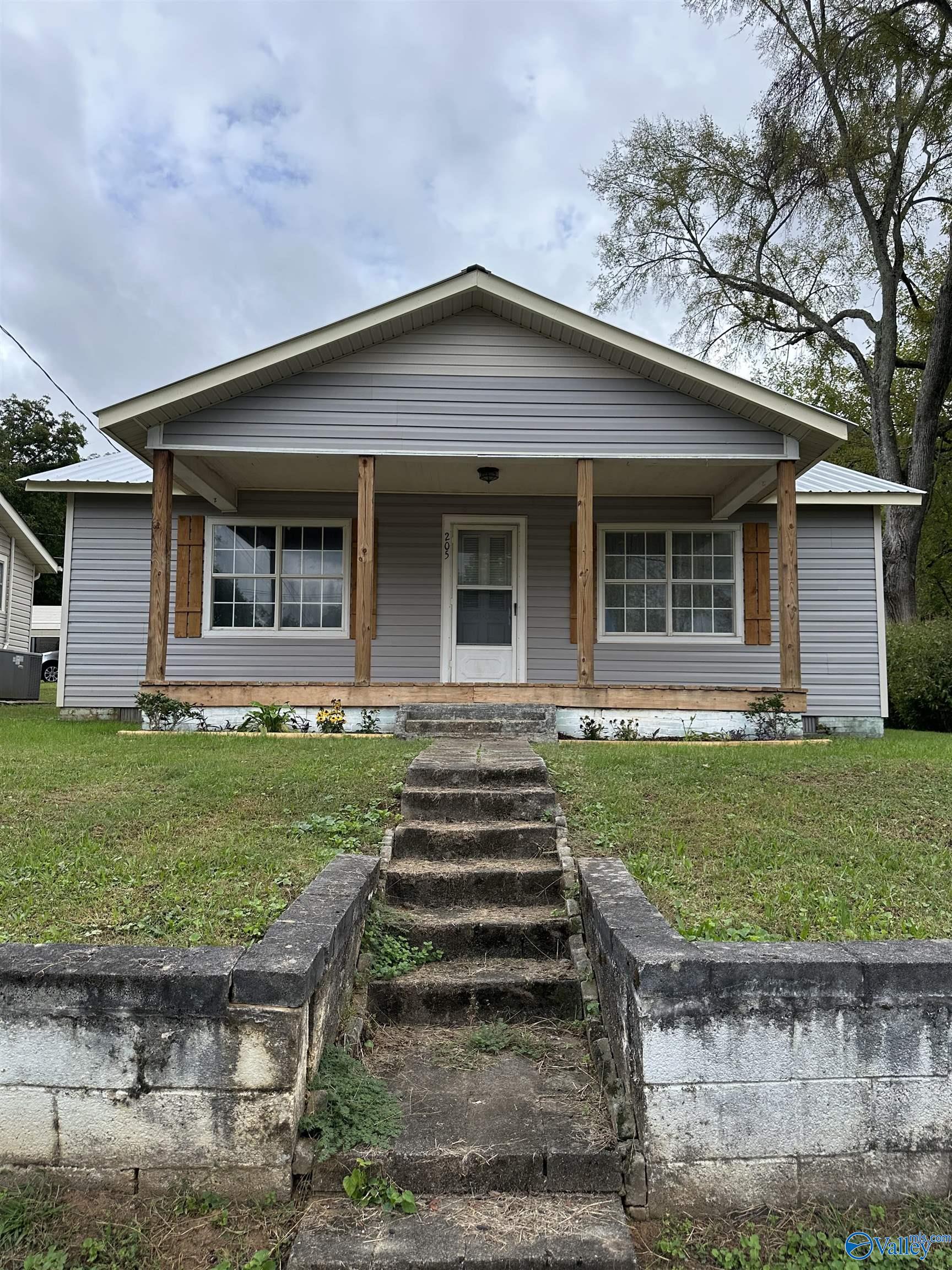 205 Lincoln Avenue NE