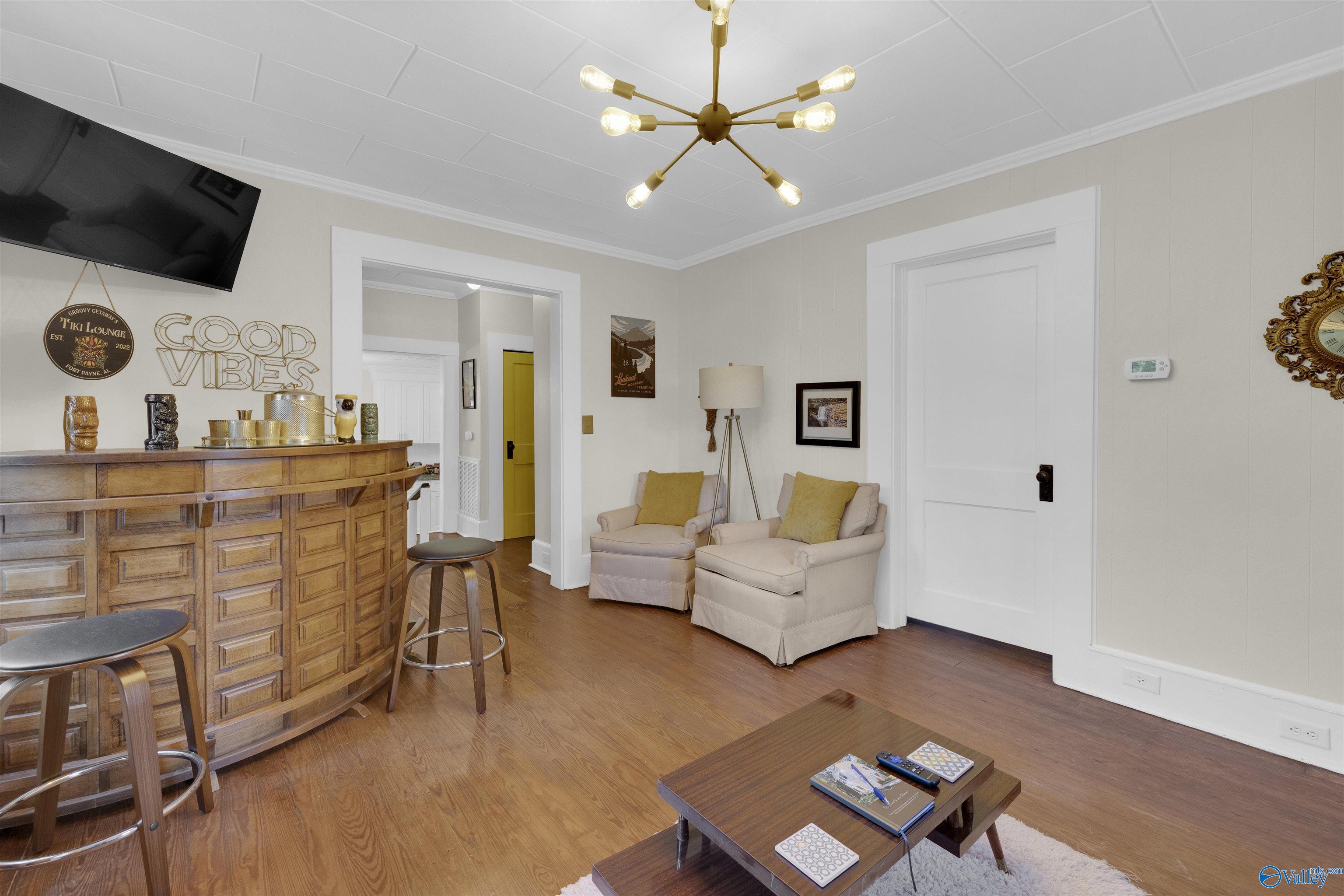 306 5th Street SW