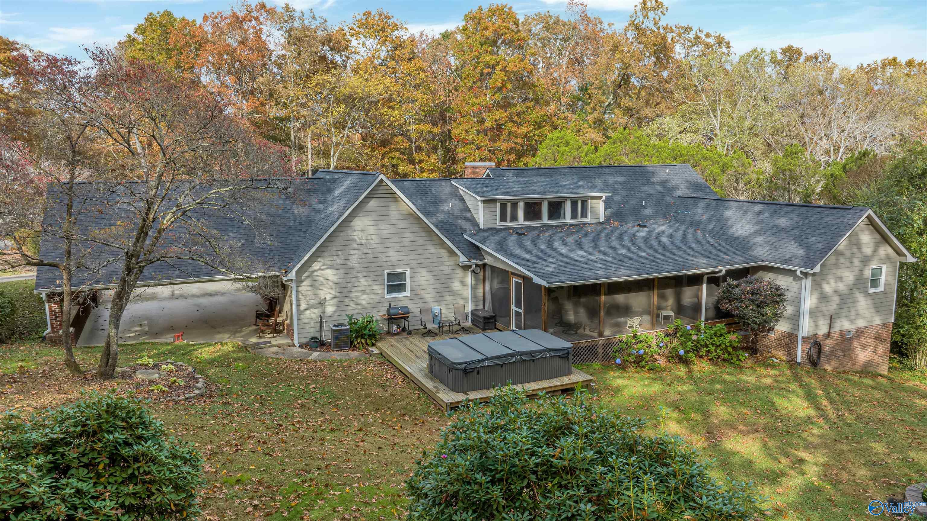 6704 Quail Hollow Drive