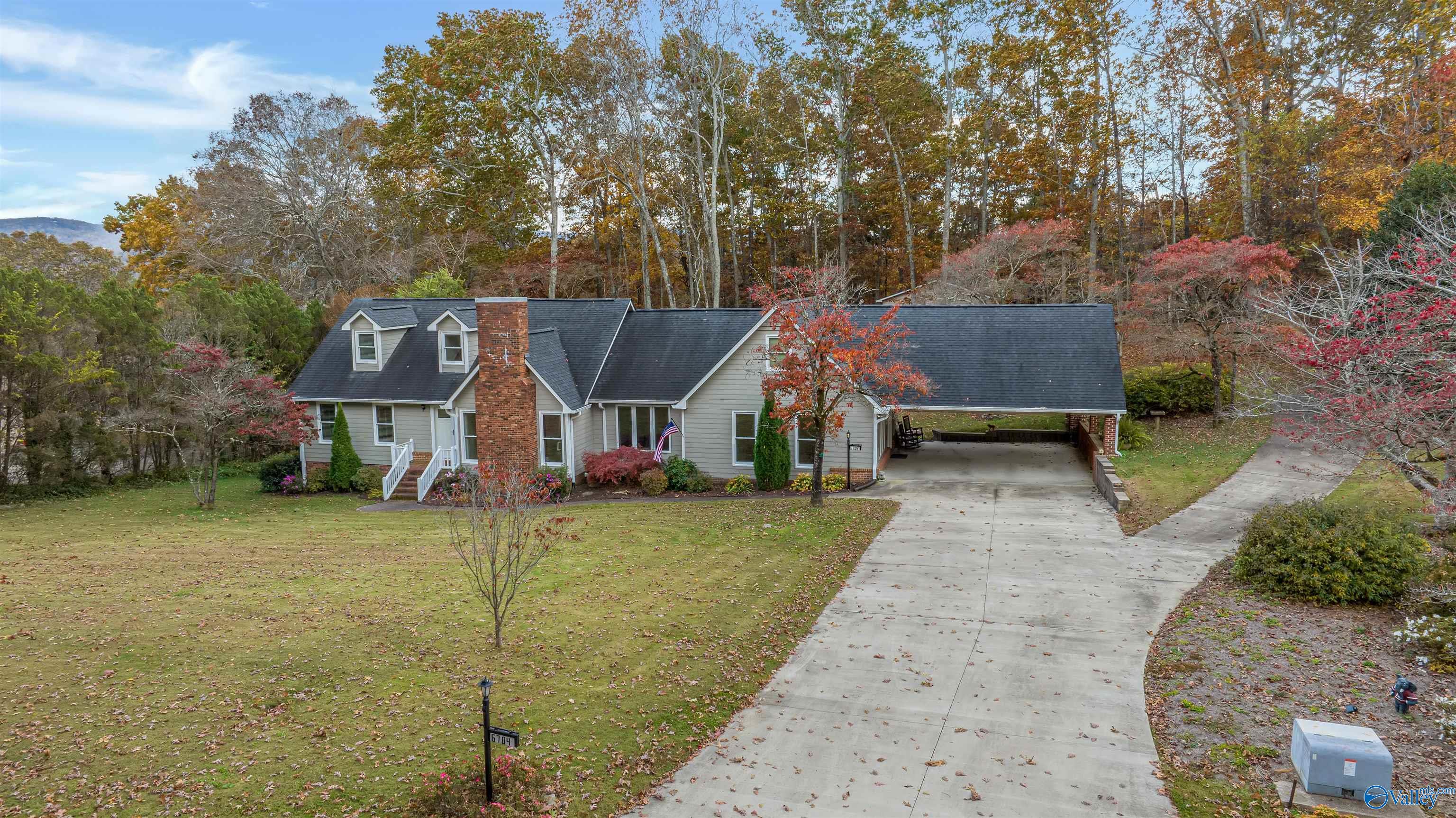 6704 Quail Hollow Drive