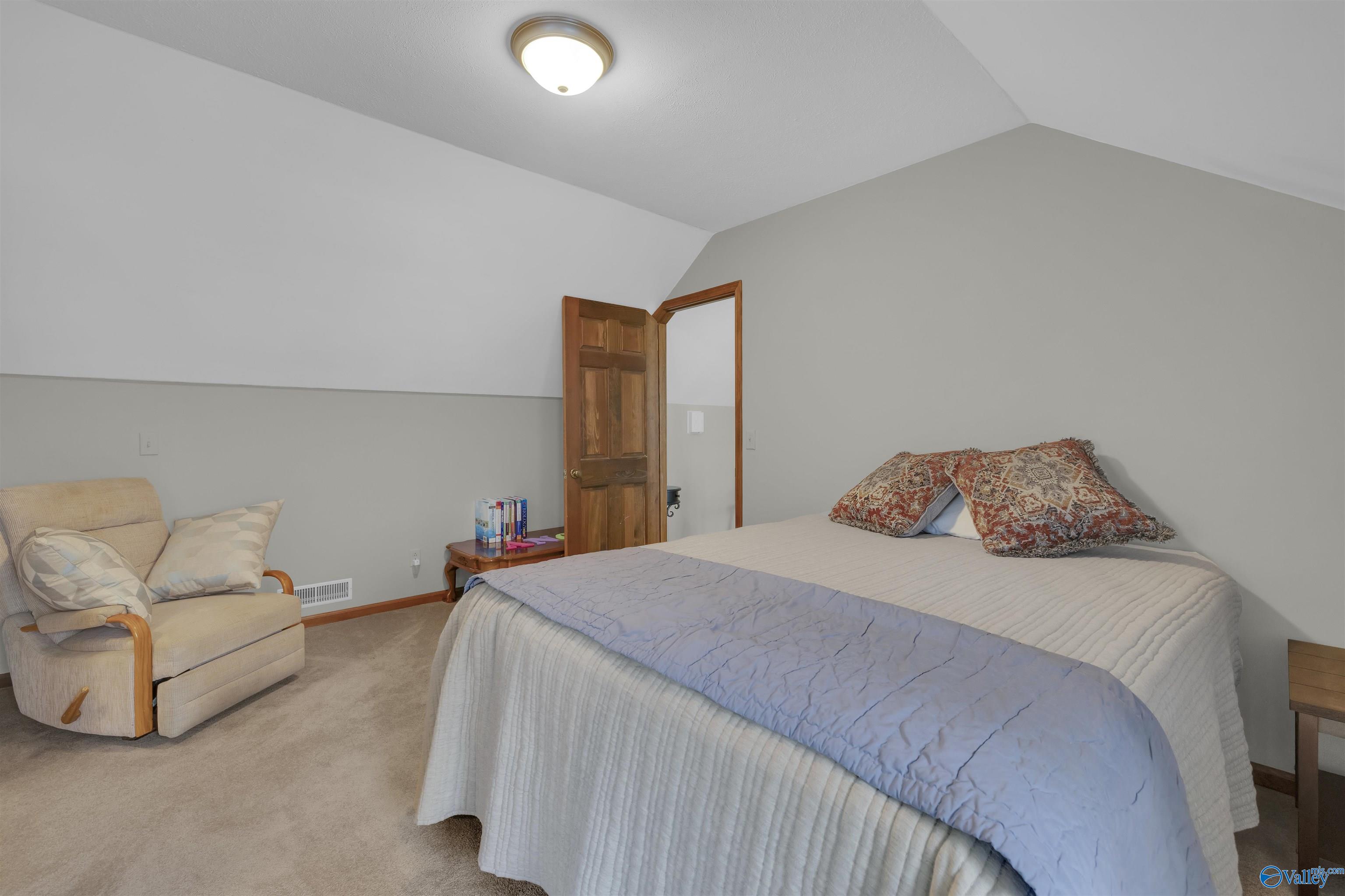 6704 Quail Hollow Drive