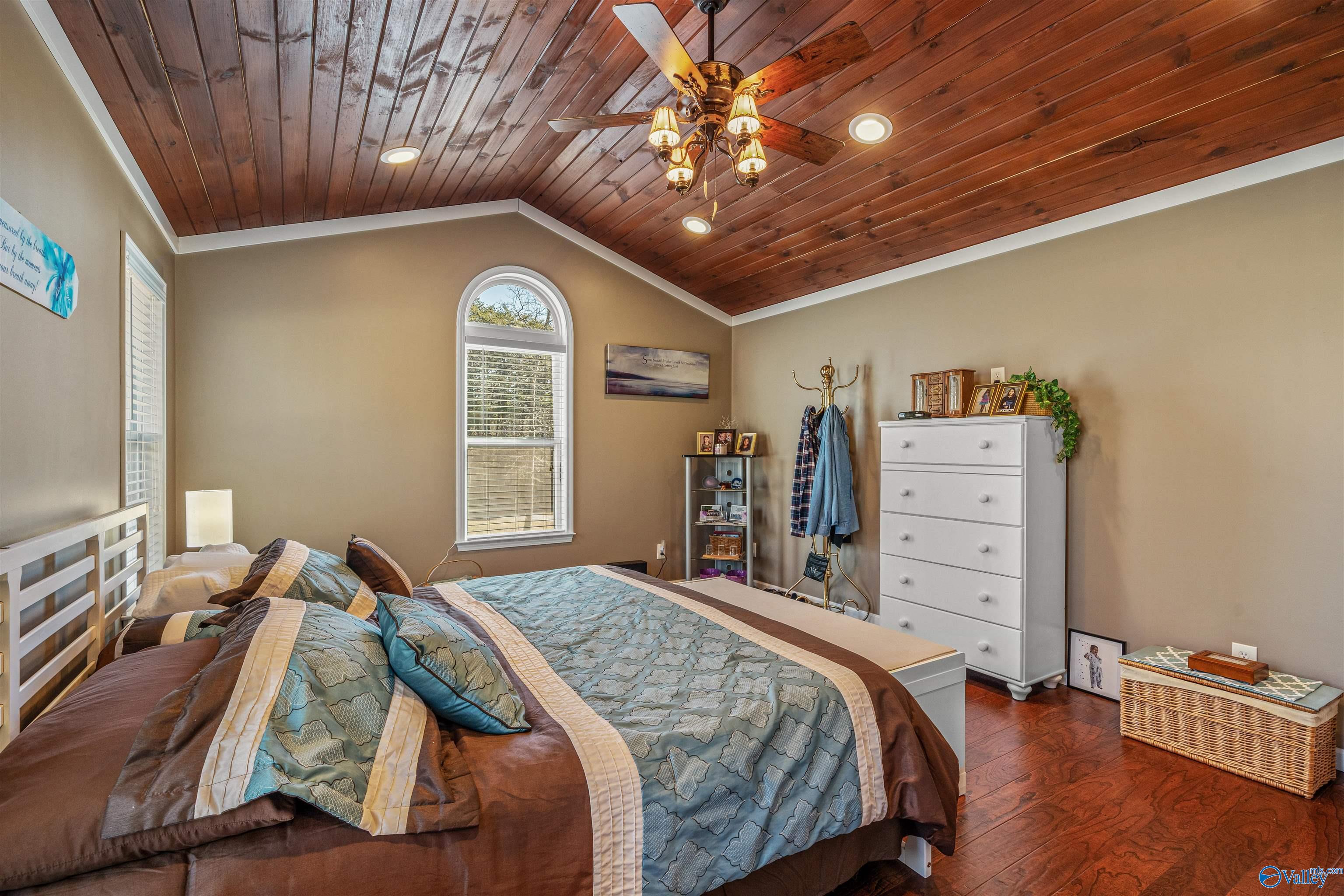 350 Valhalla Road SE