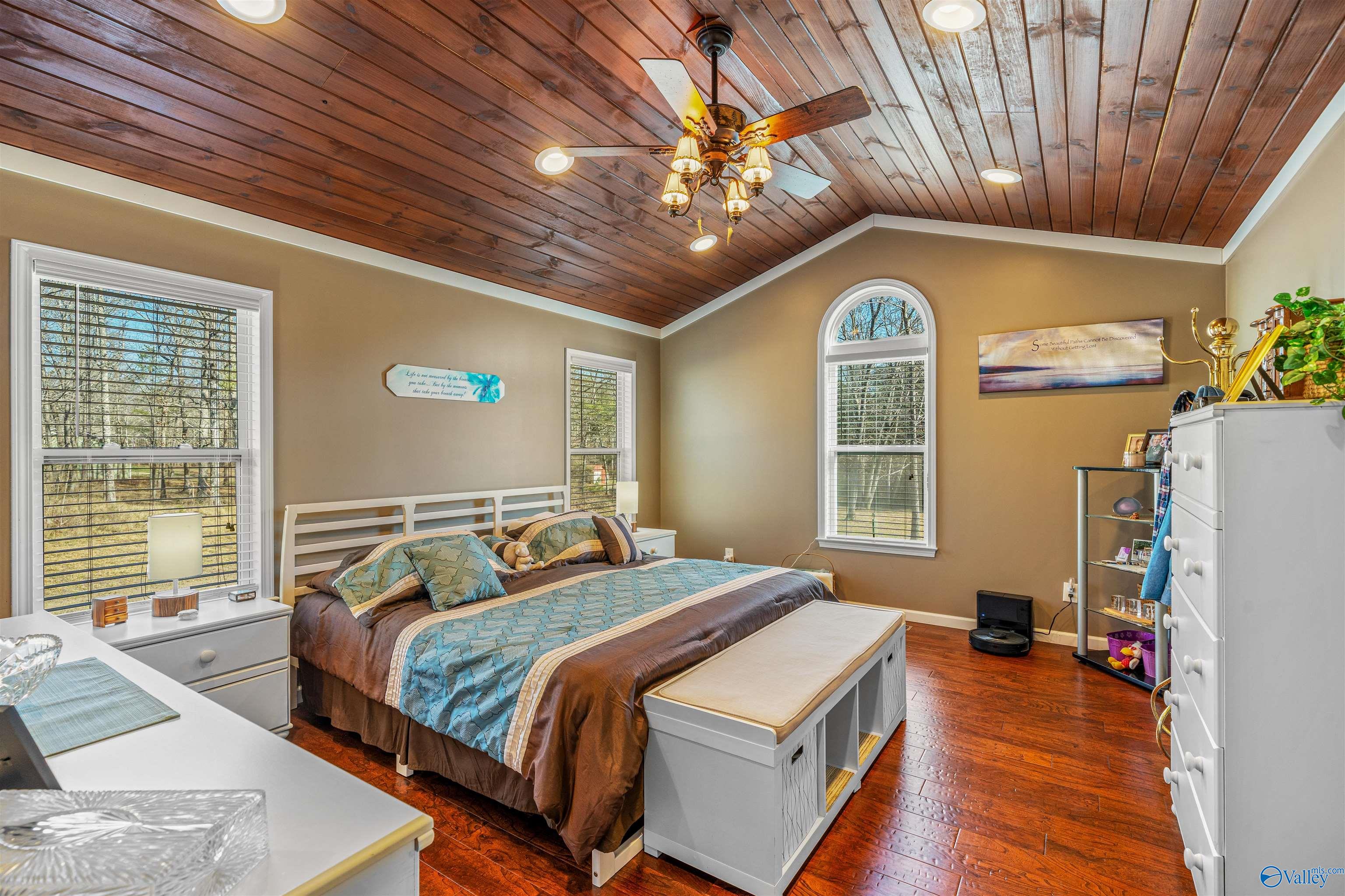 350 Valhalla Road SE