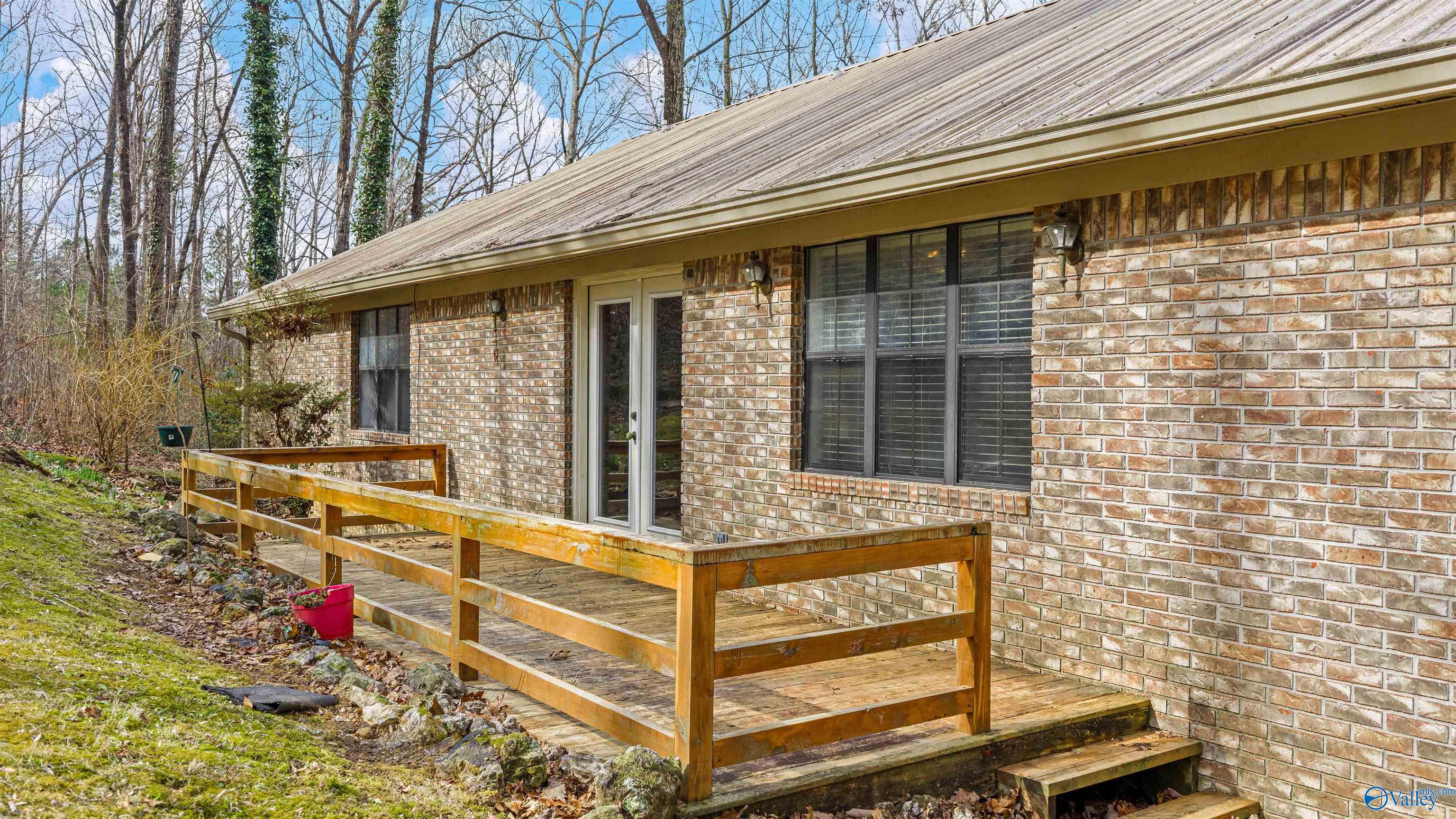 1882 County Road 97