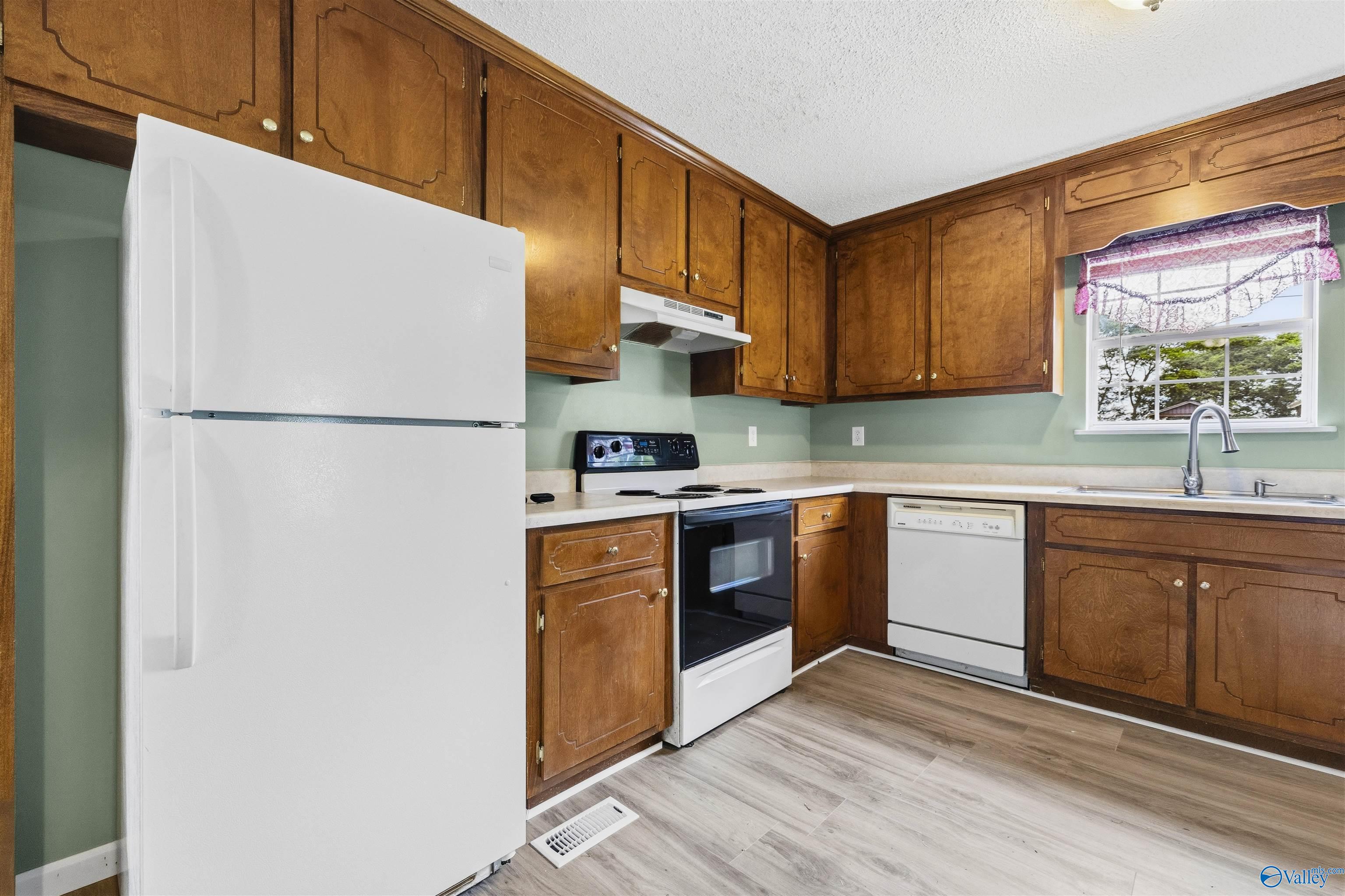 1211 Thornhill Road