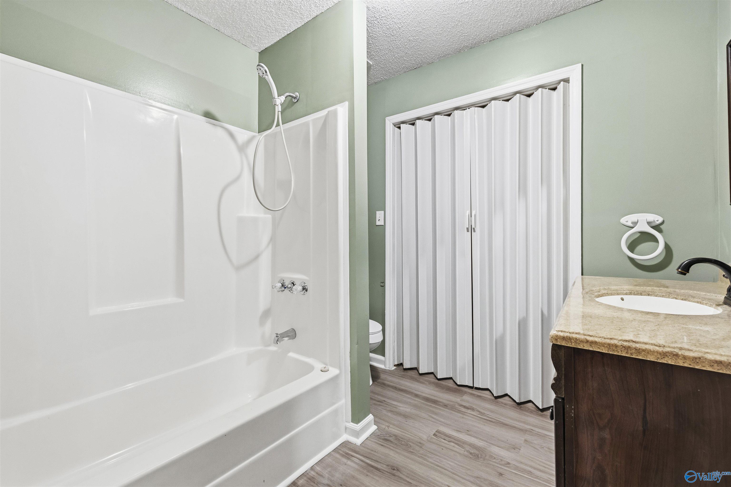 1211 Thornhill Road