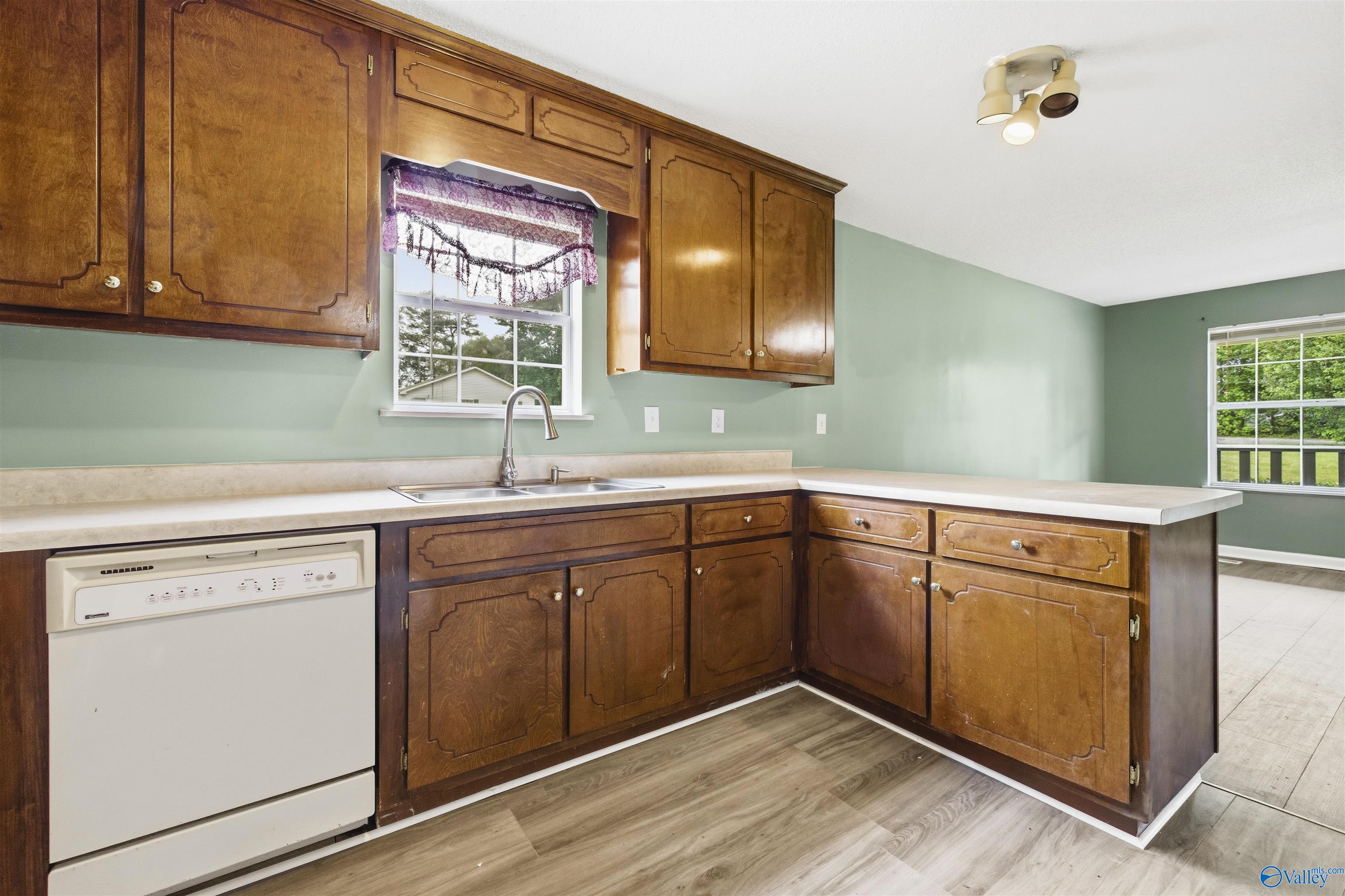 1211 Thornhill Road