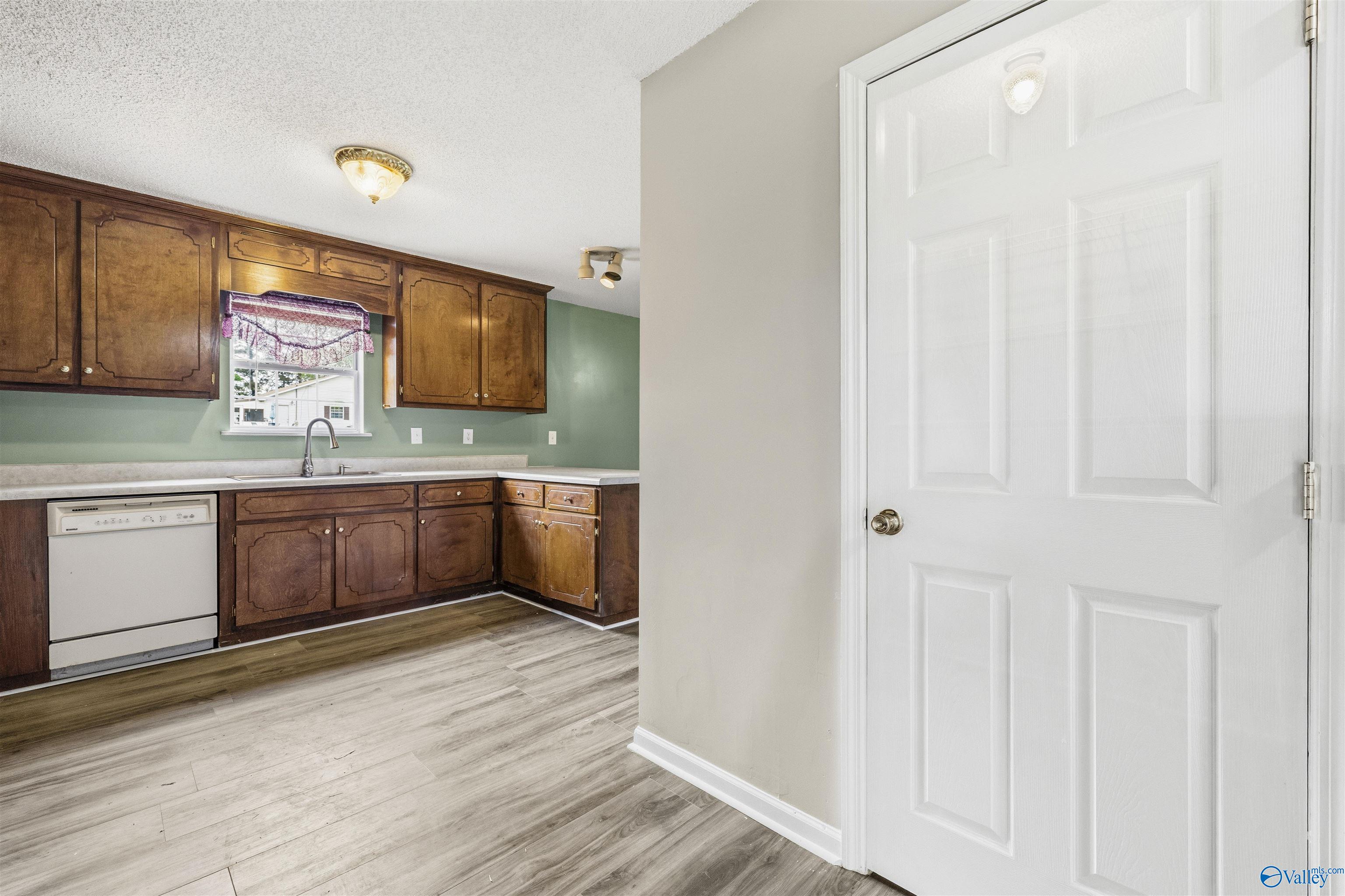 1211 Thornhill Road