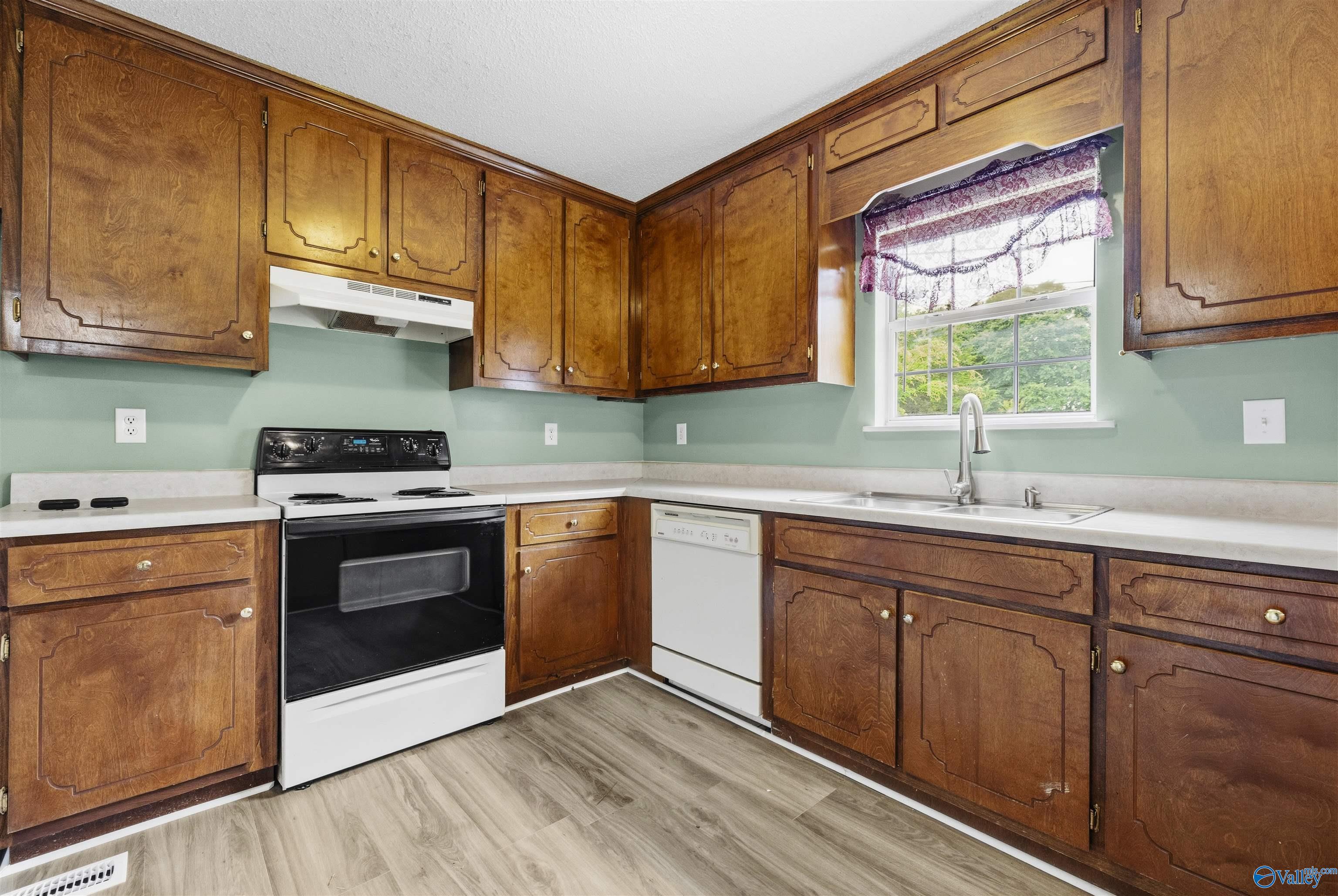 1211 Thornhill Road