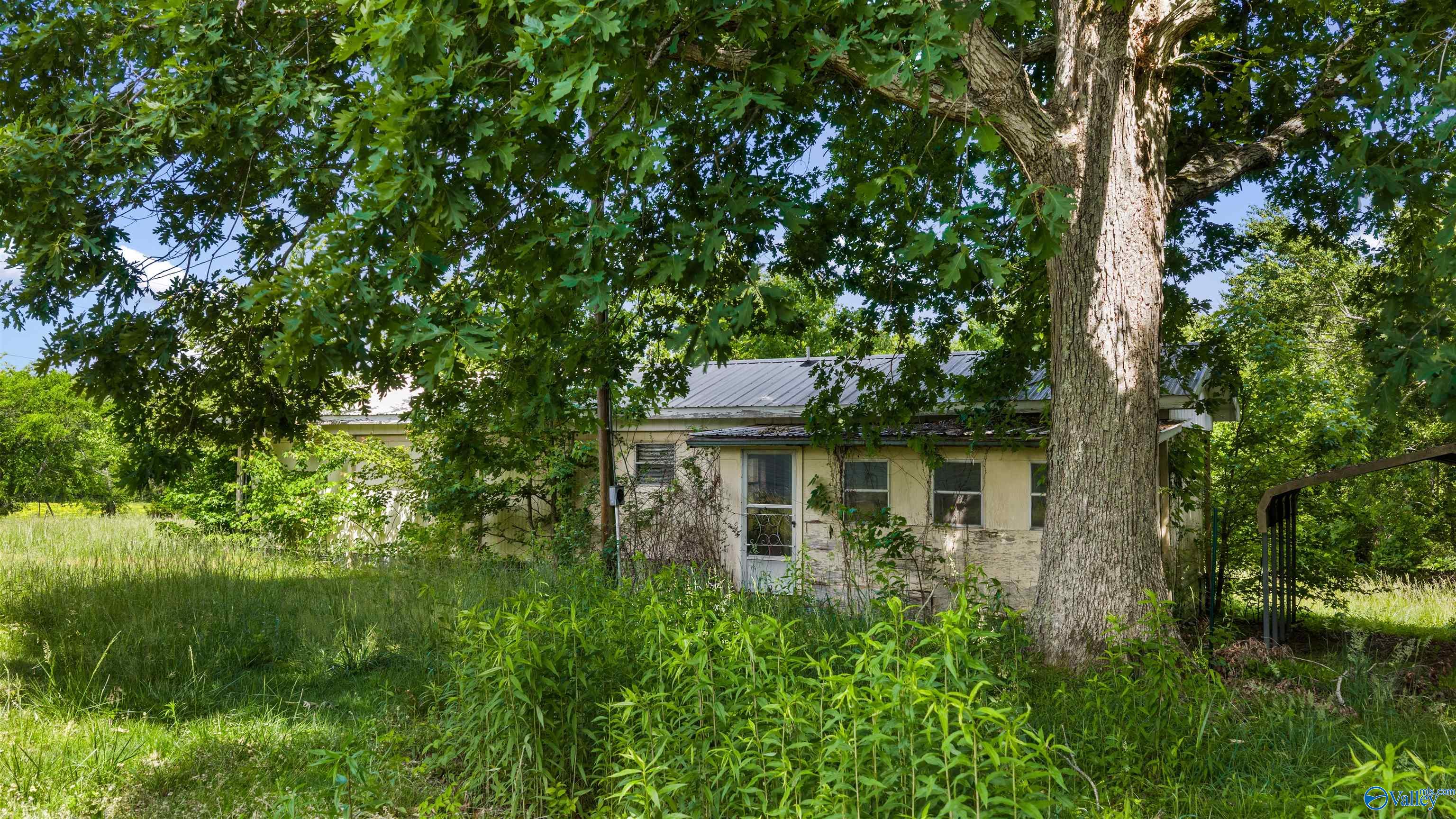 1048 County Road 730