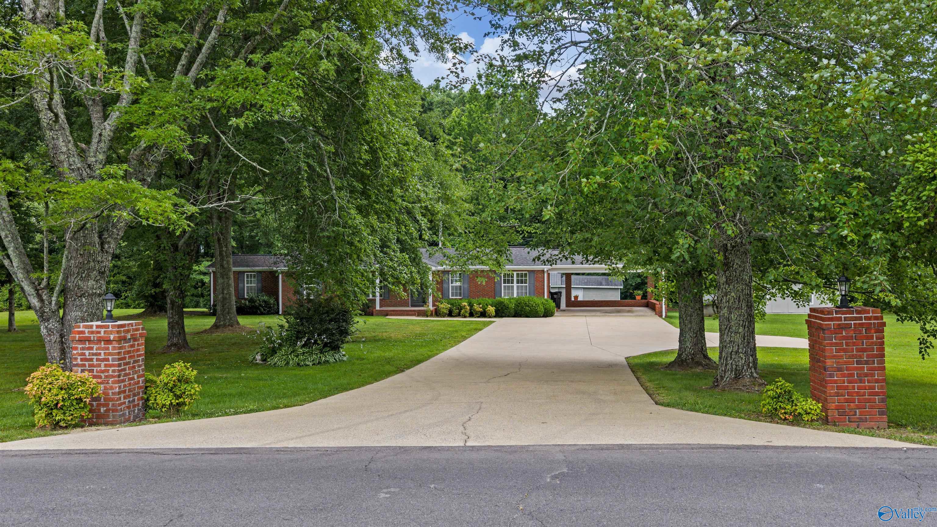 5801 Oakhill Road NE