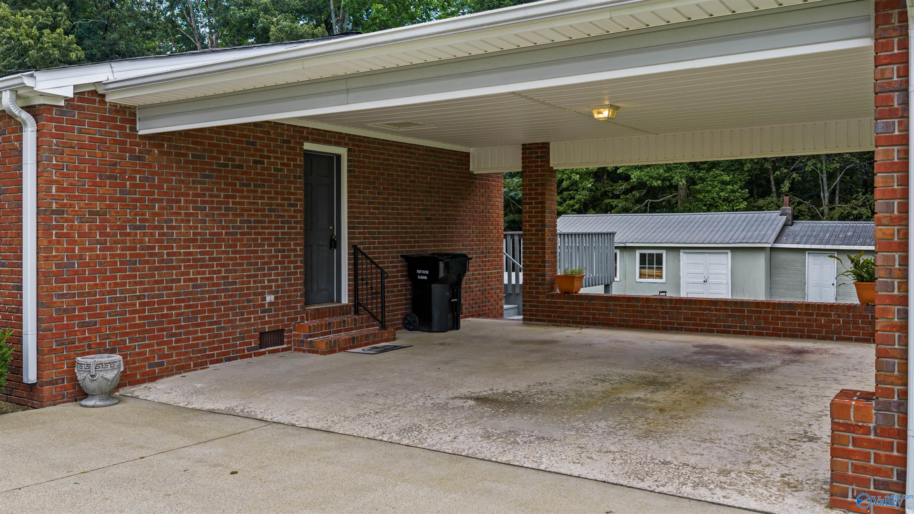 5801 Oakhill Road NE