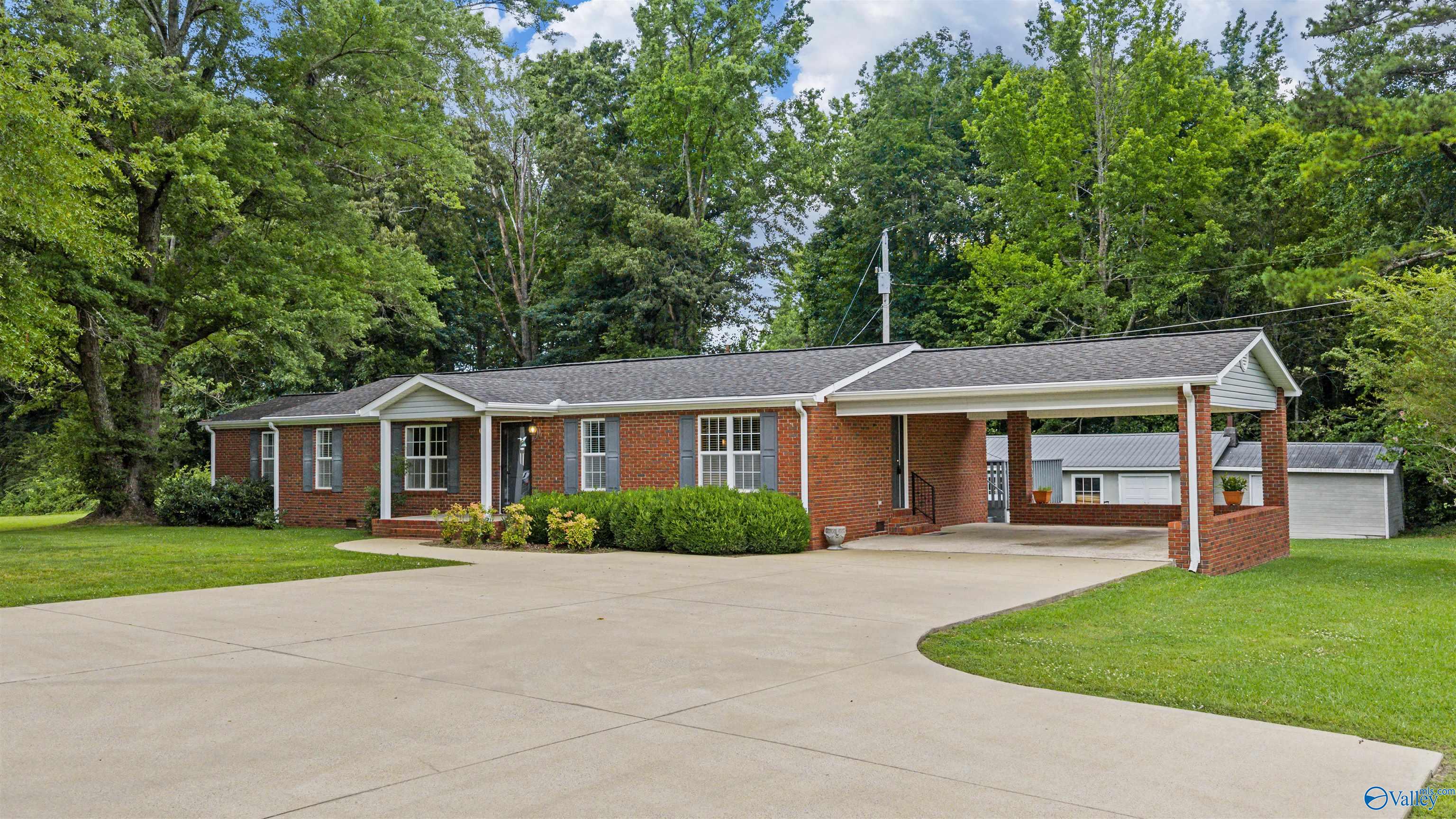 5801 Oakhill Road NE