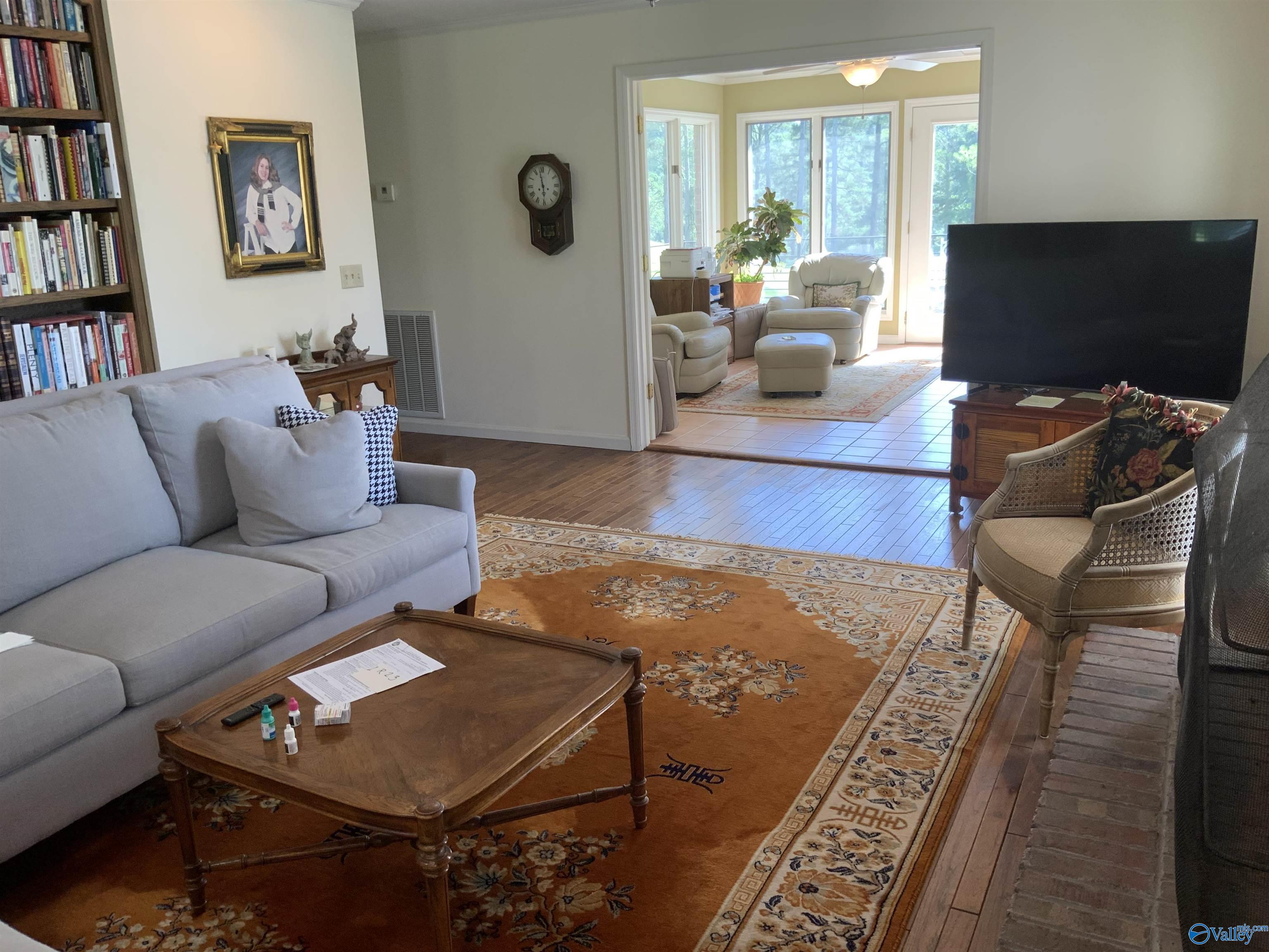 910 Fairway Road NW