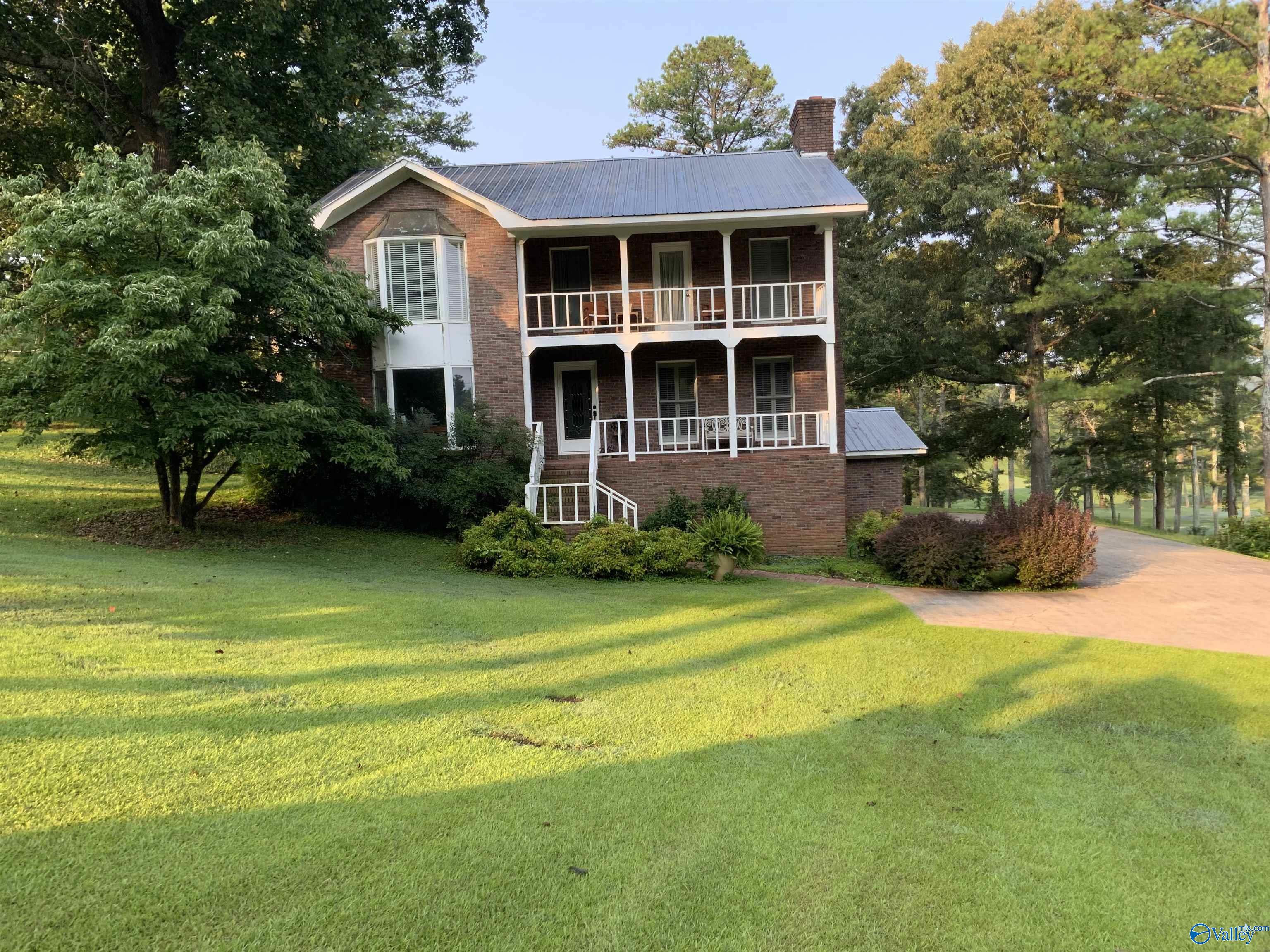 910 Fairway Road NW