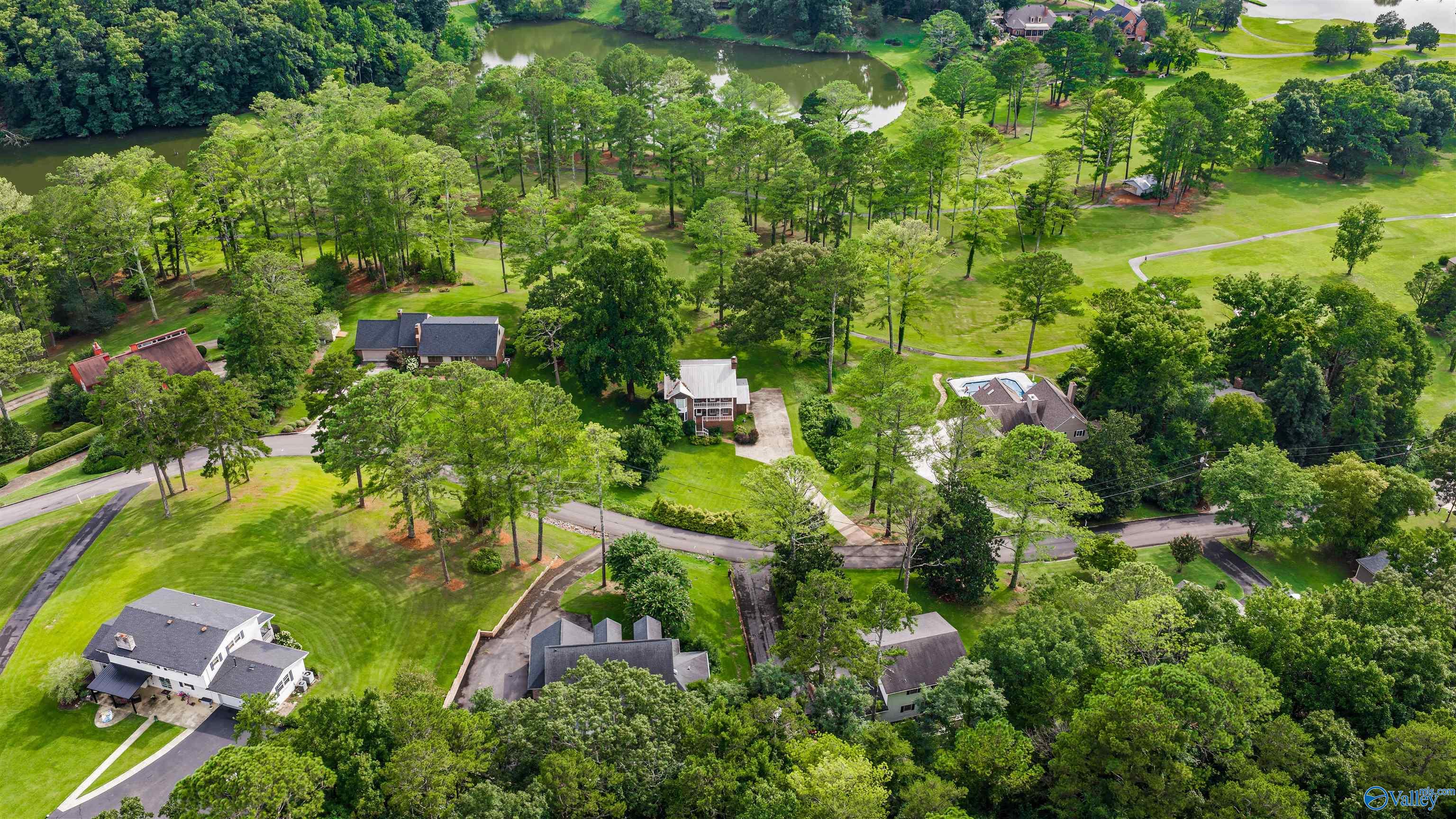 910 Fairway Road NW