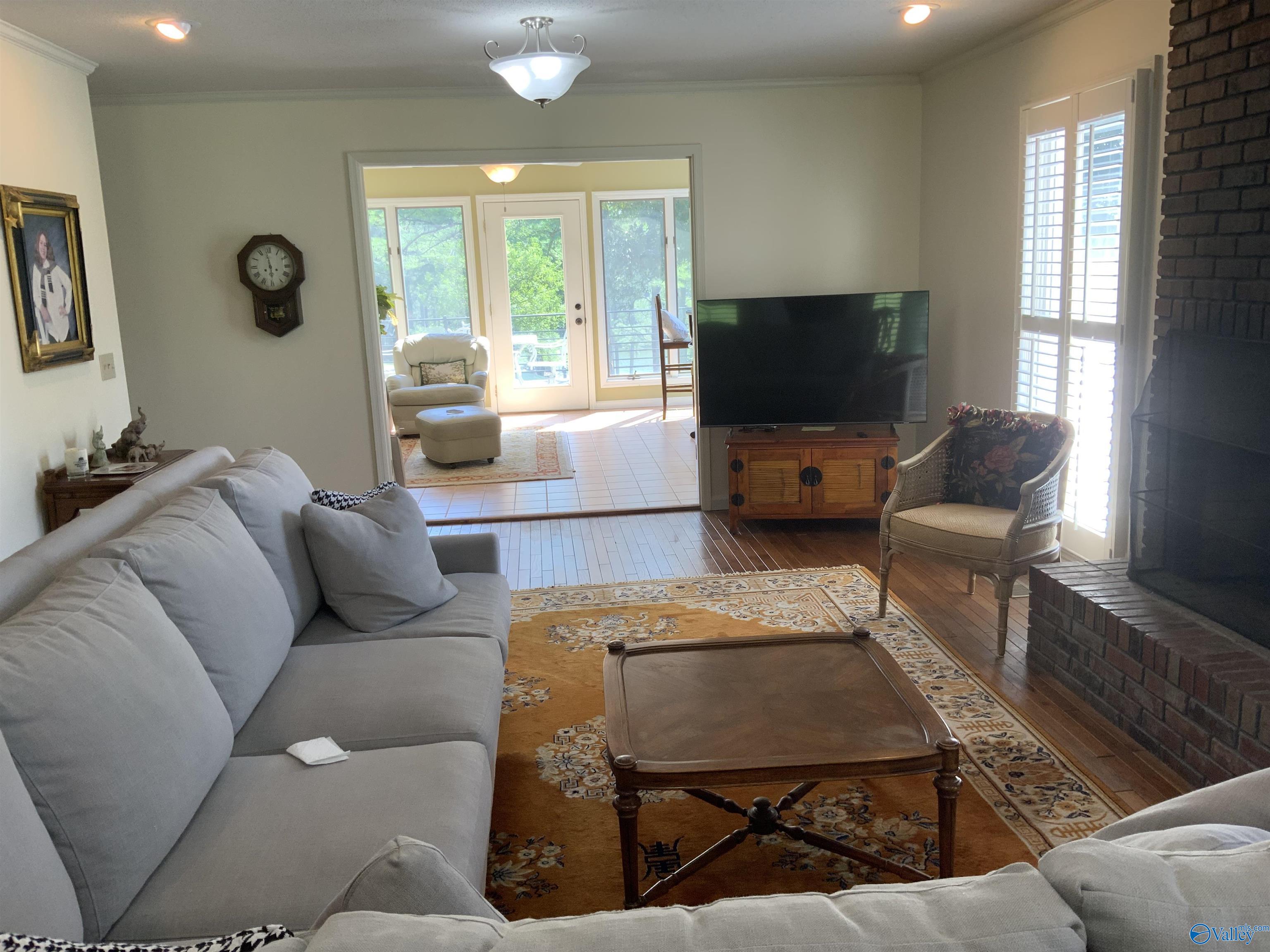 910 Fairway Road NW