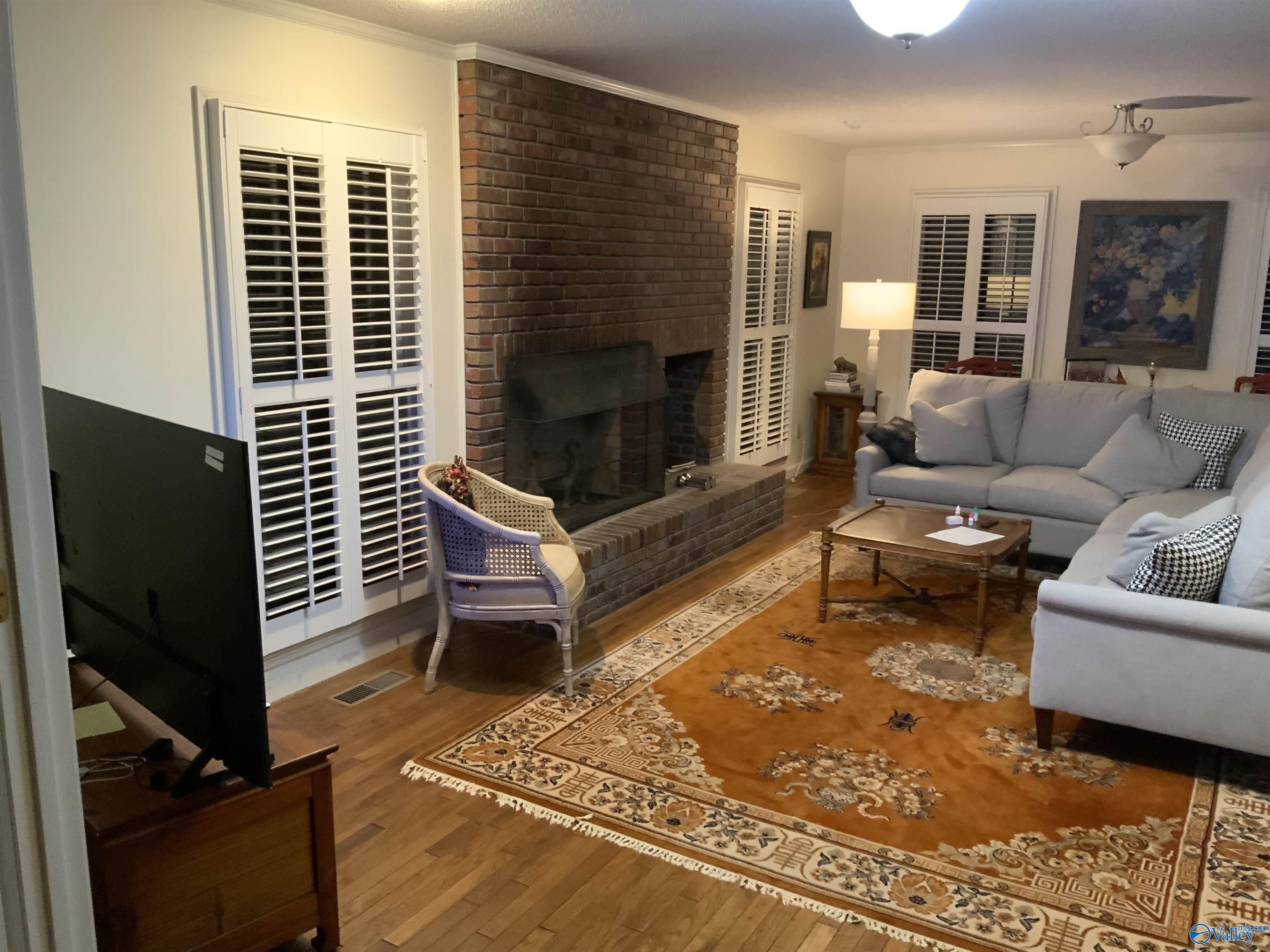 910 Fairway Road NW