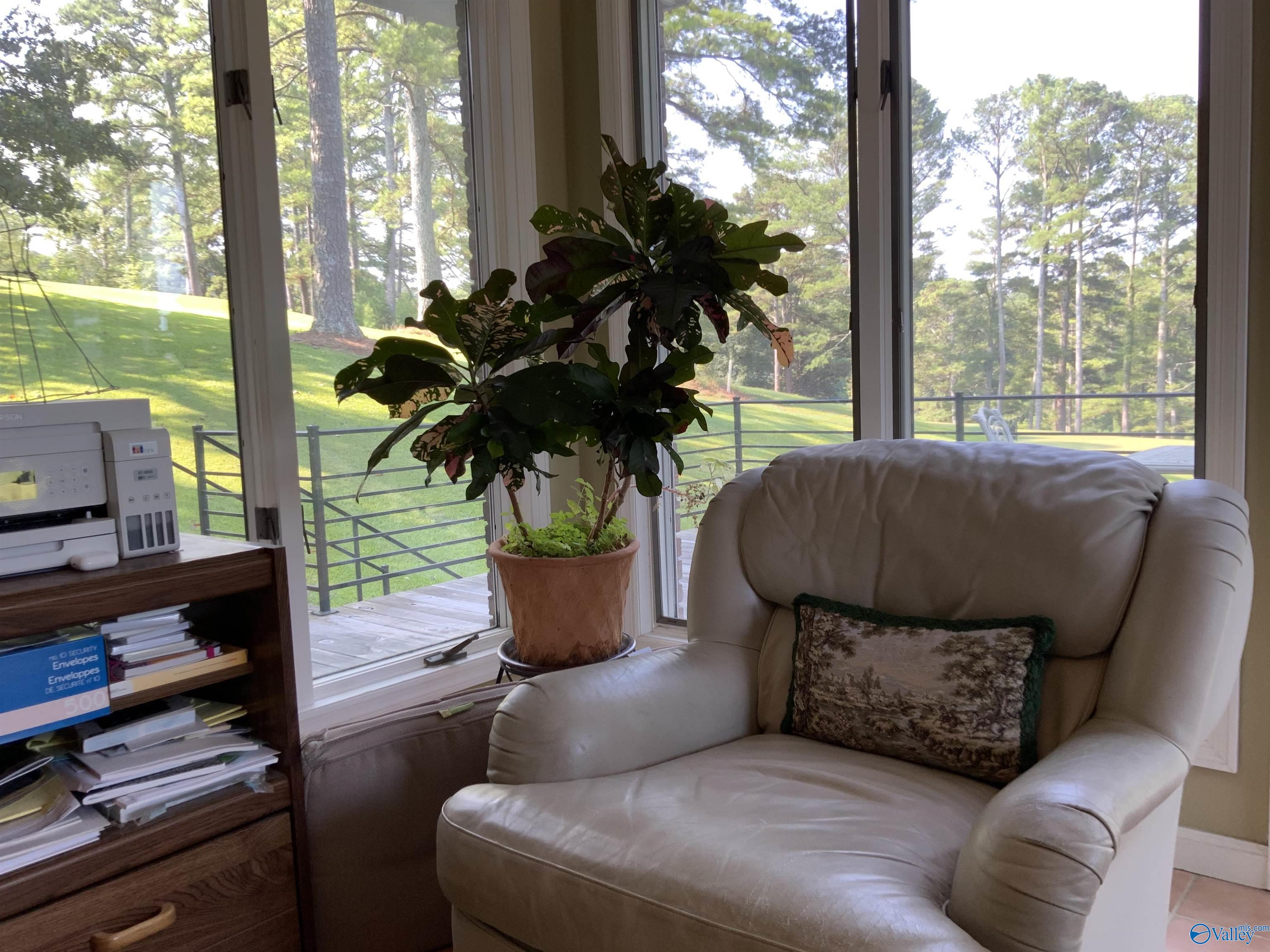 910 Fairway Road NW