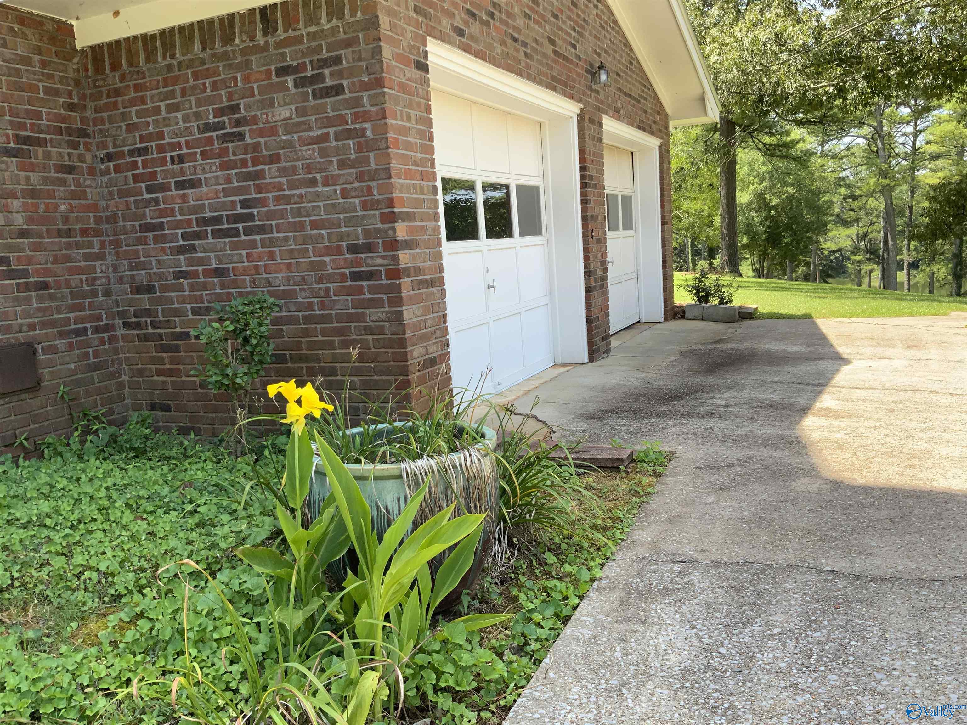 910 Fairway Road NW