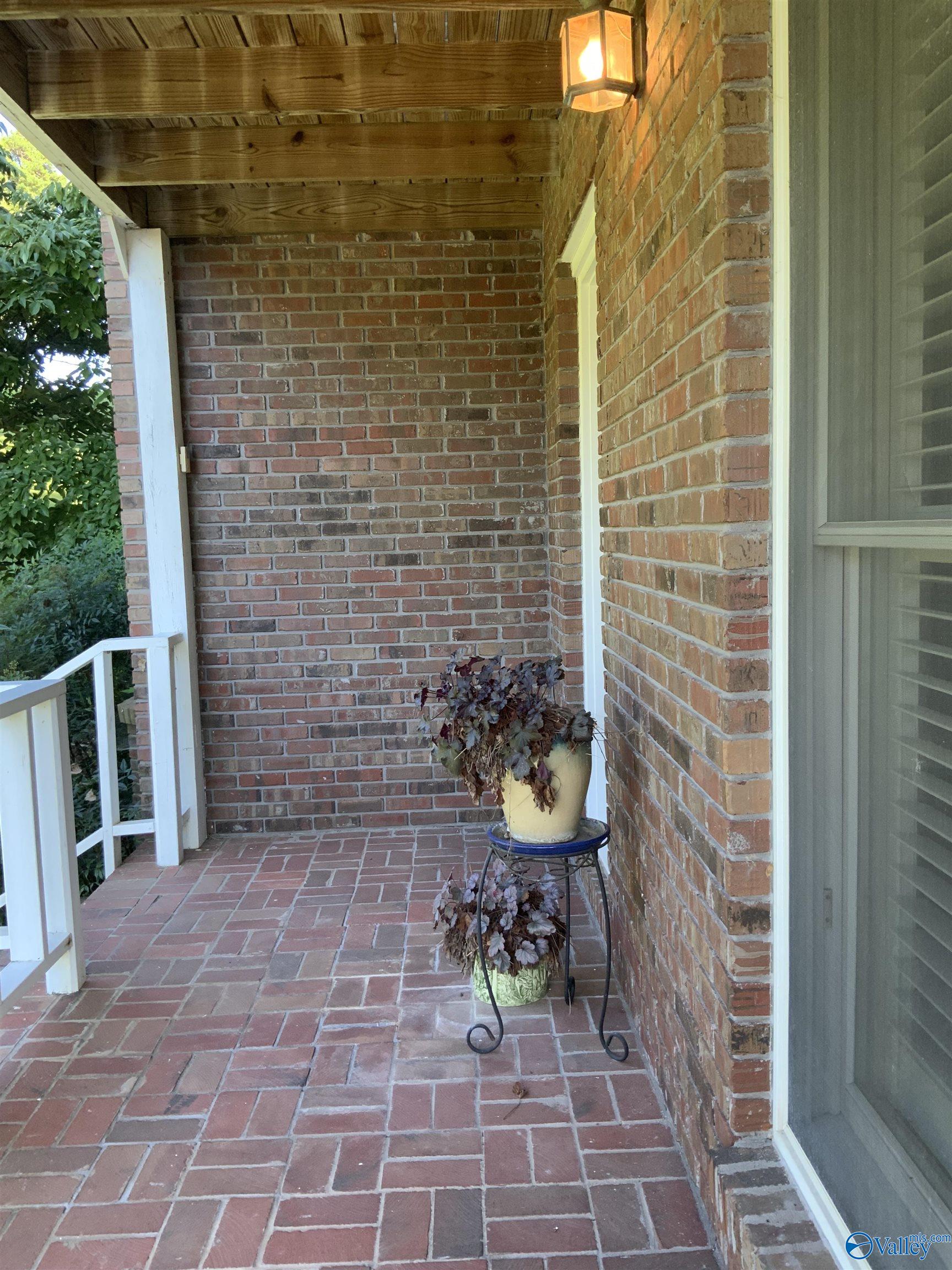 910 Fairway Road NW
