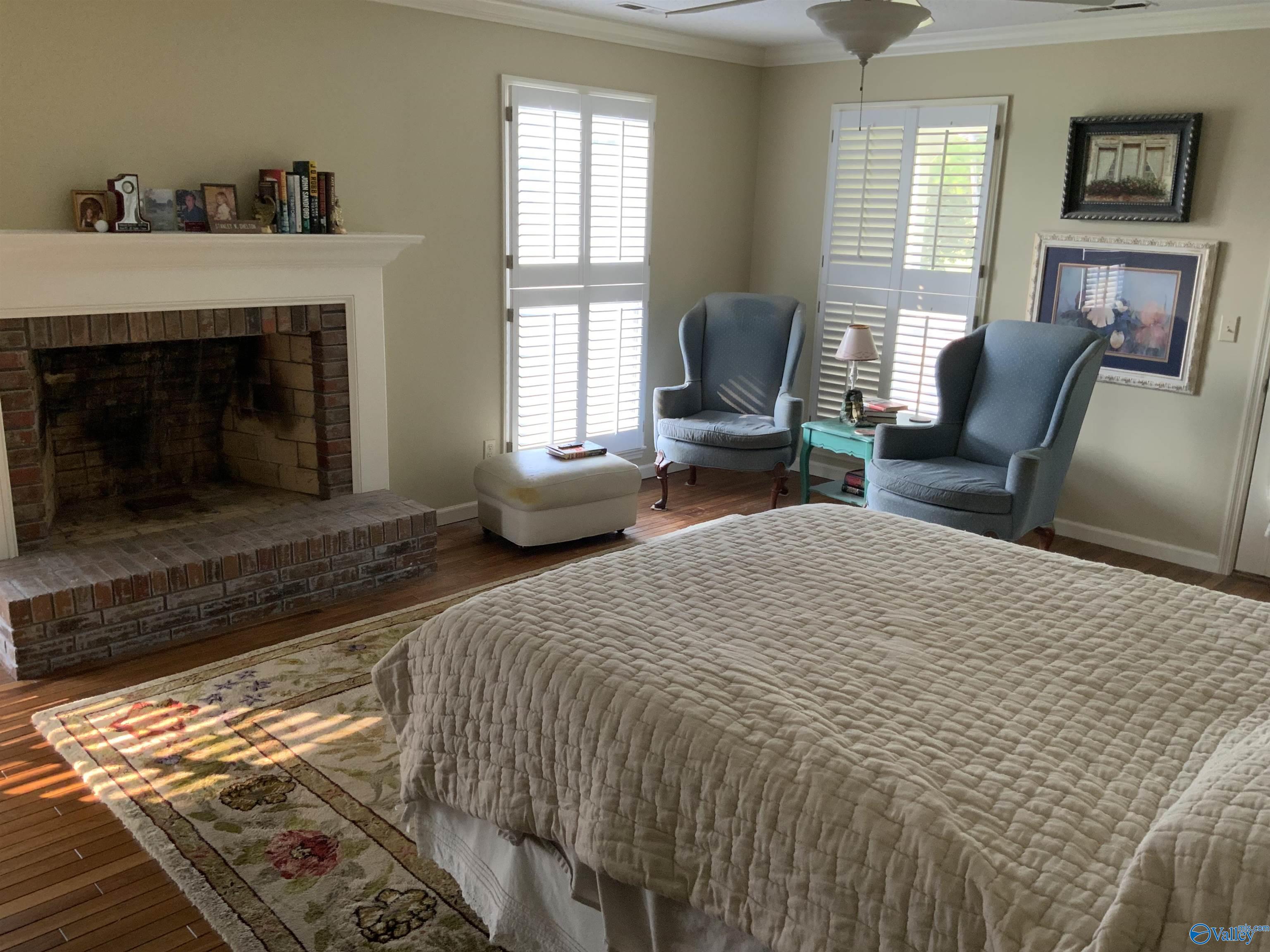 910 Fairway Road NW