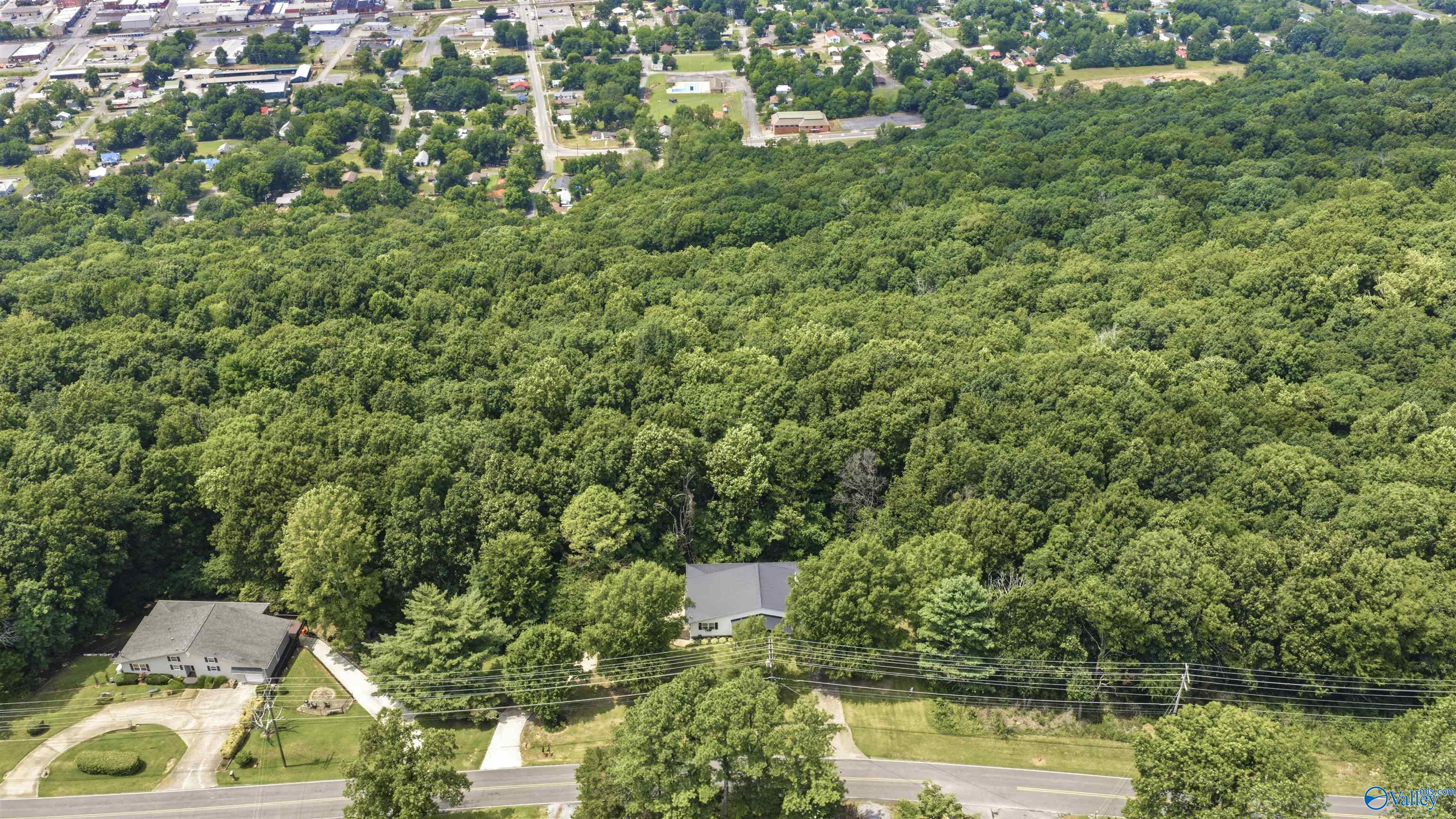 718 Scenic Road E