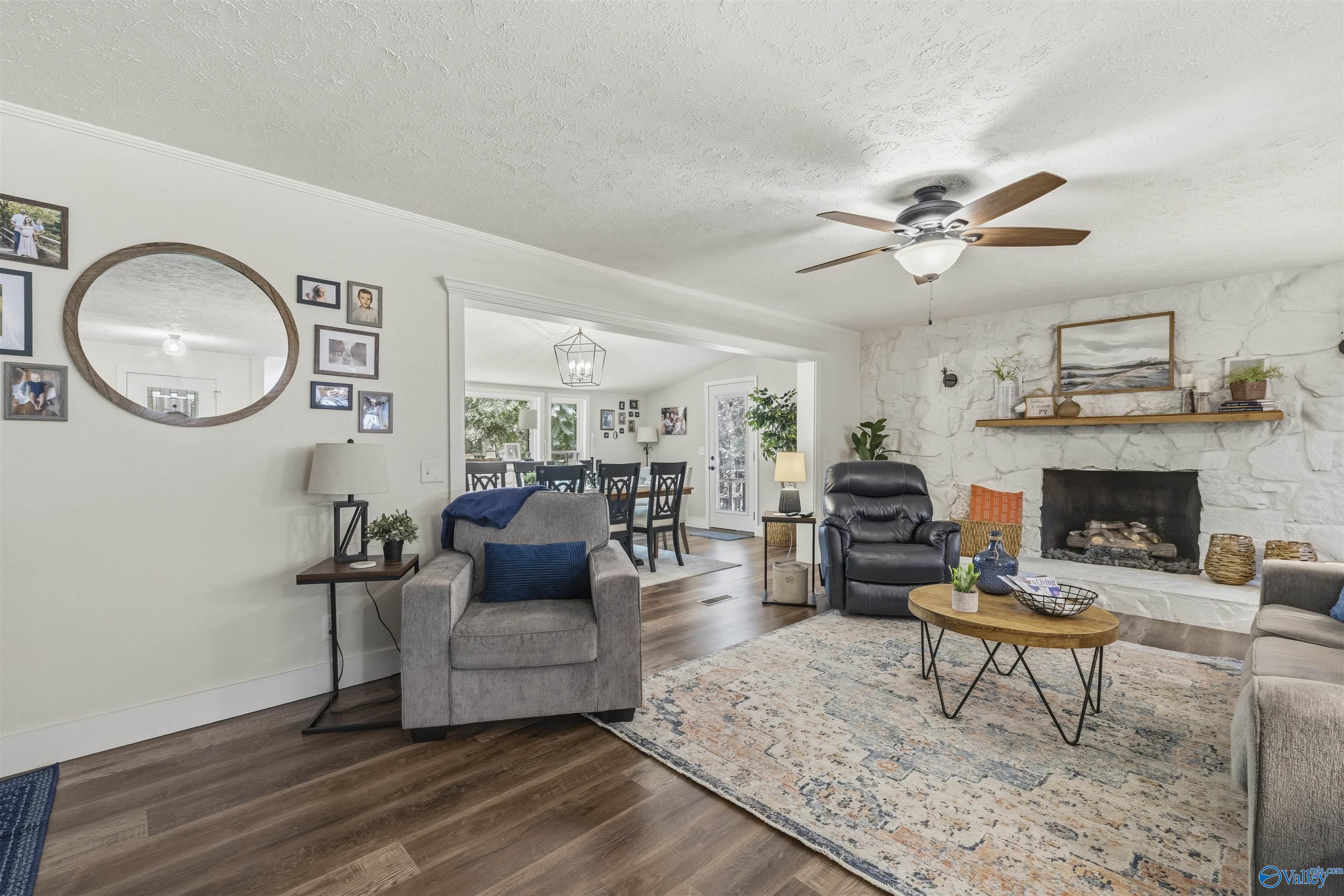 718 Scenic Road E