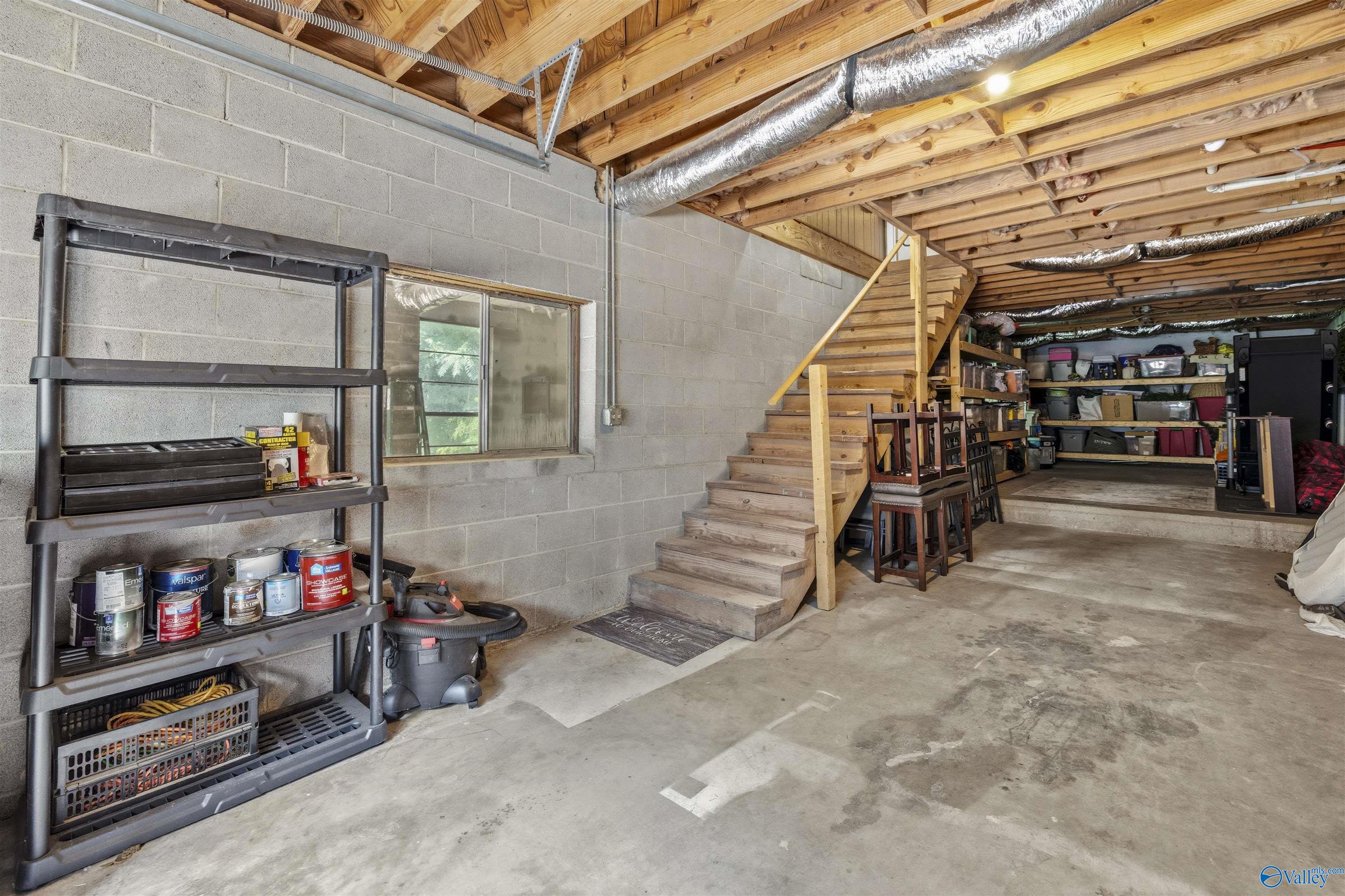 718 Scenic Road E