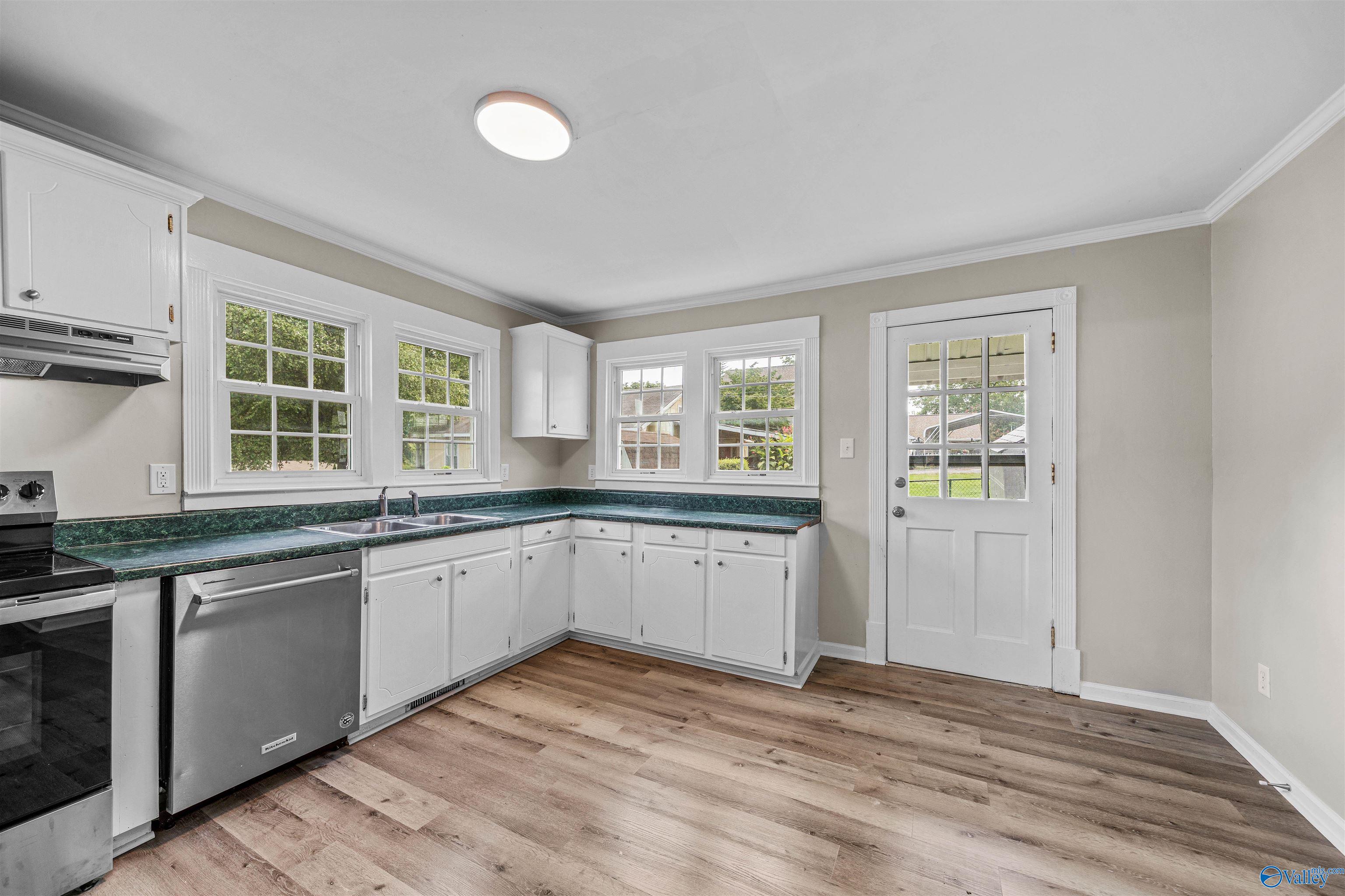 302 9th Street NW
