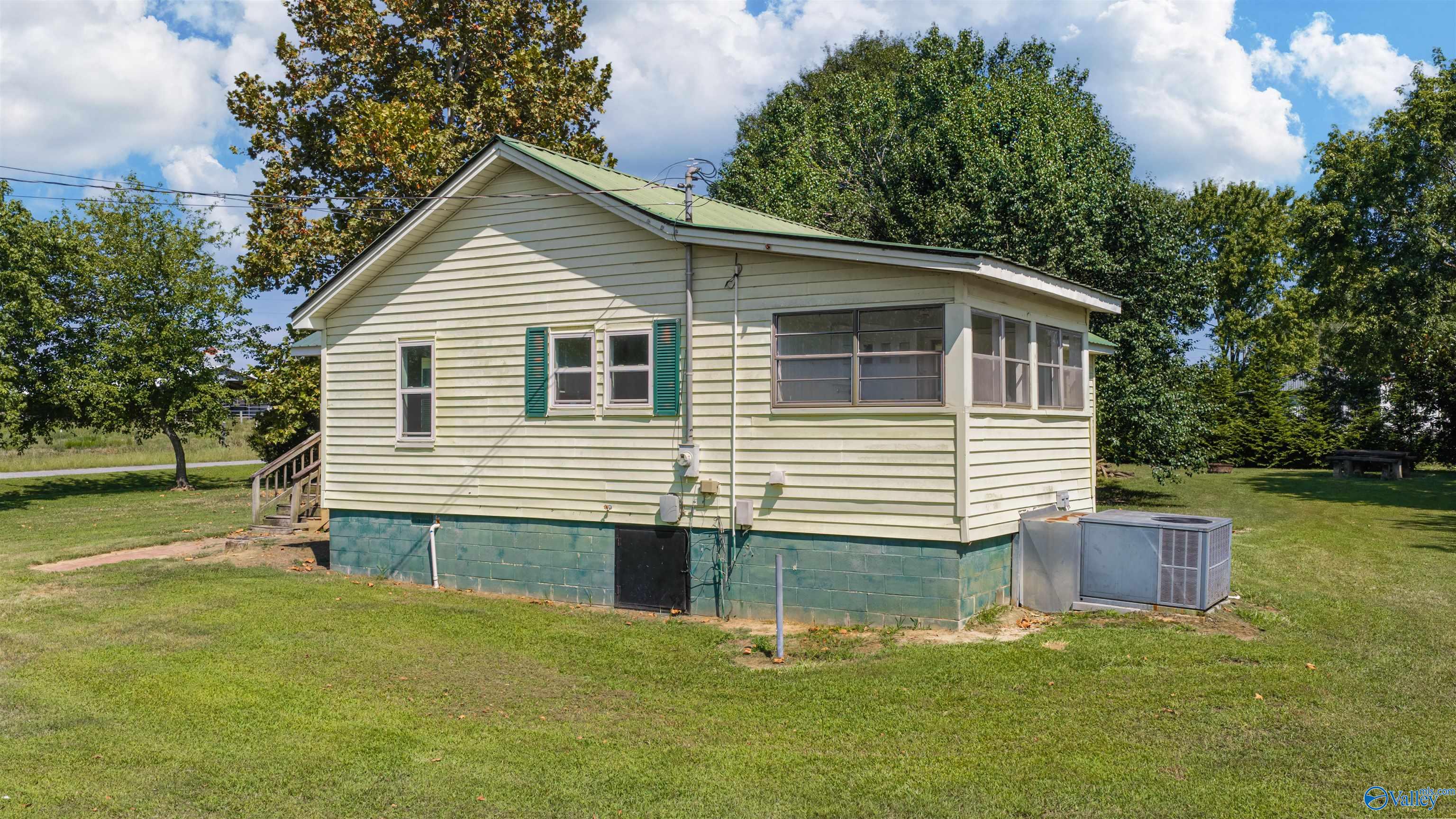 453 Lands Road