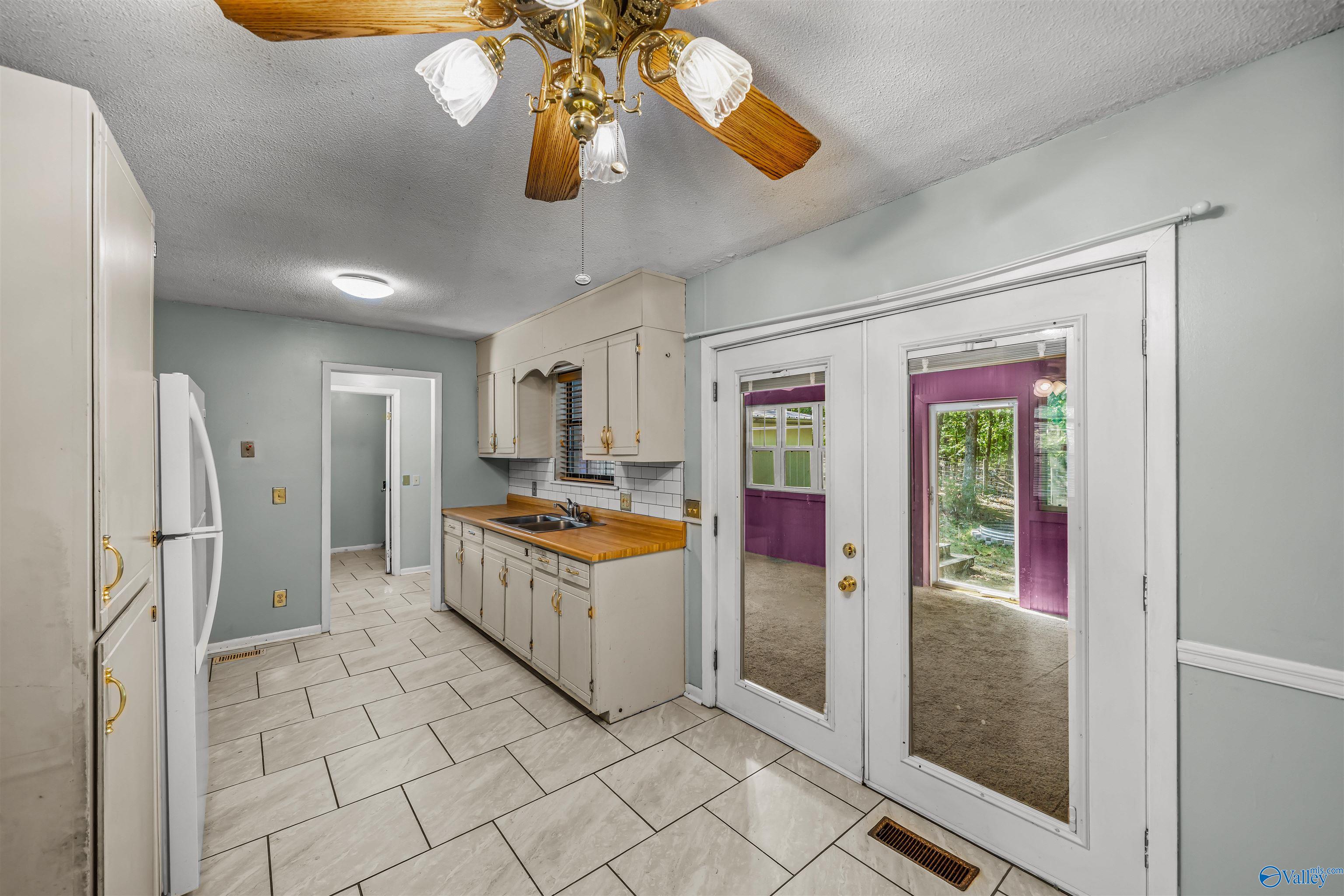 1812 Fruit Farm Road