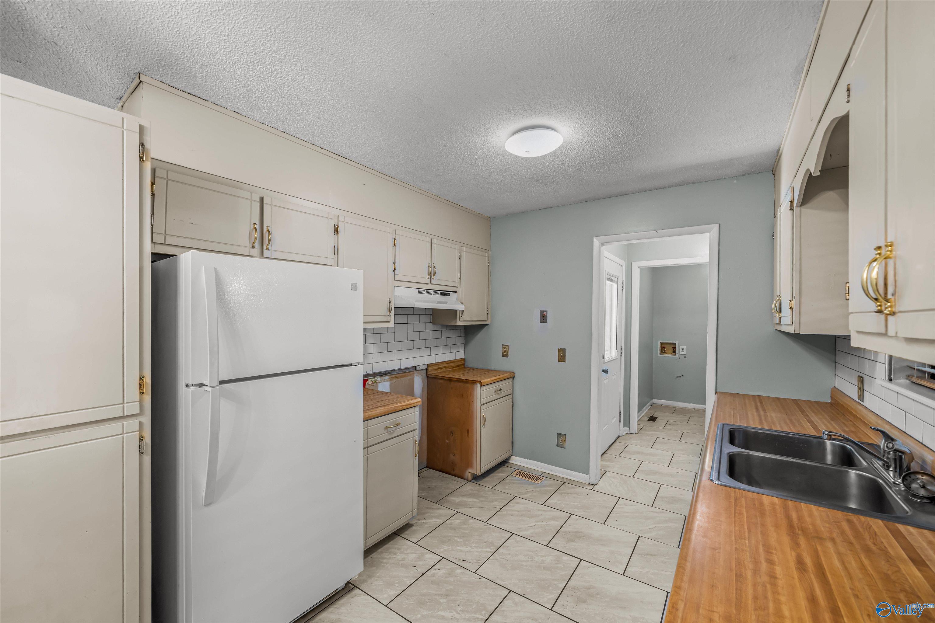1812 Fruit Farm Road