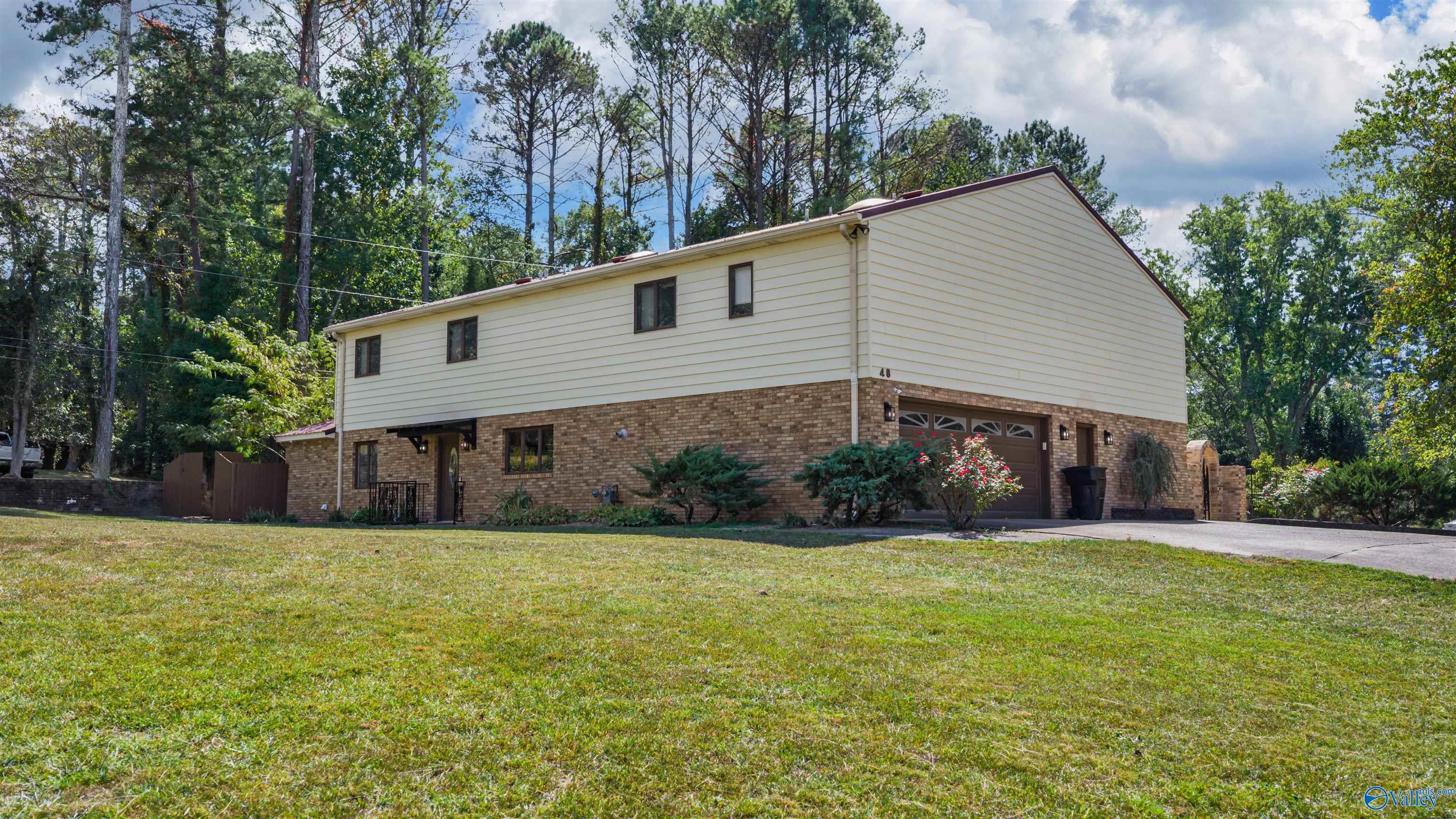 48 Elizabeth Drive NE