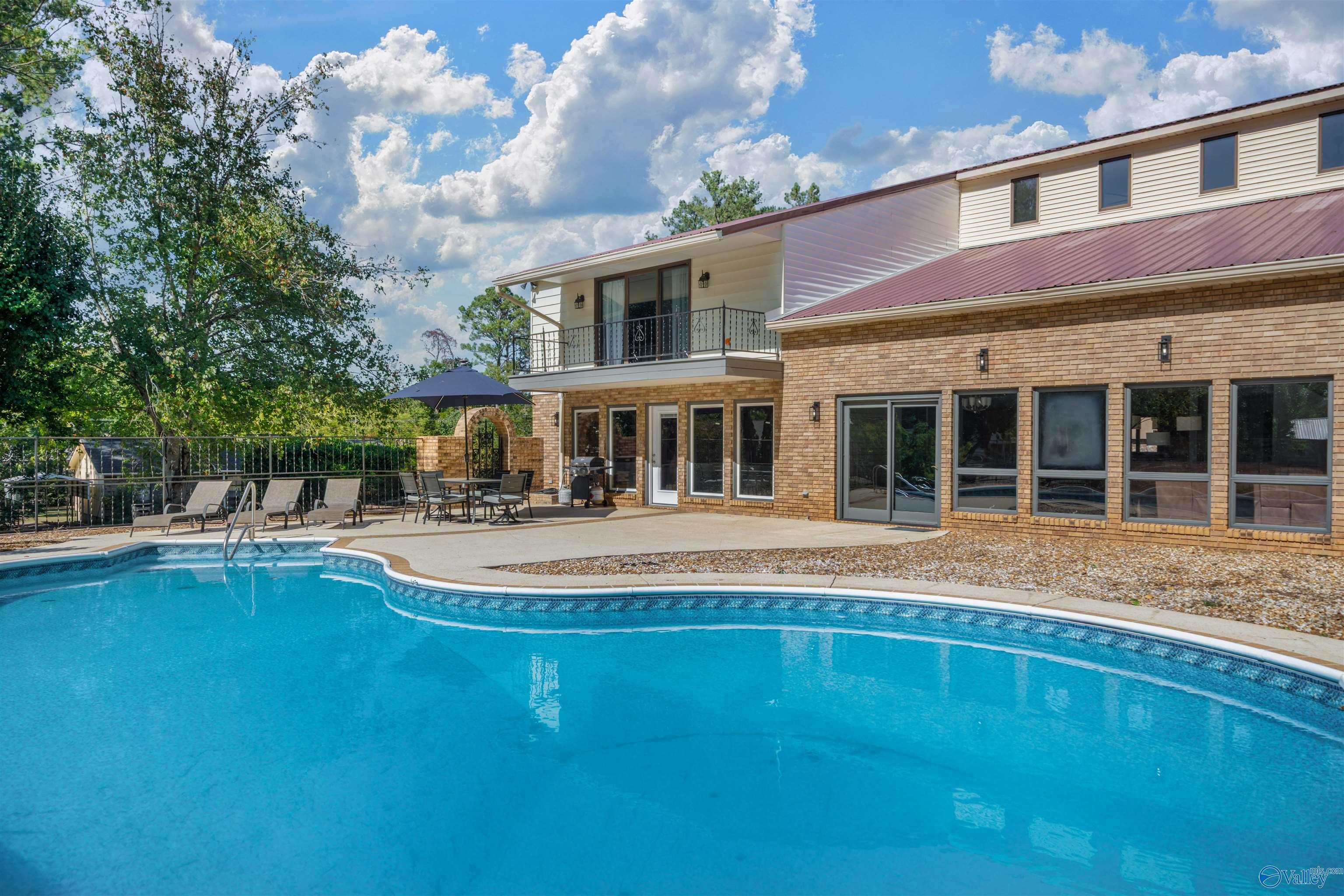 48 Elizabeth Drive NE