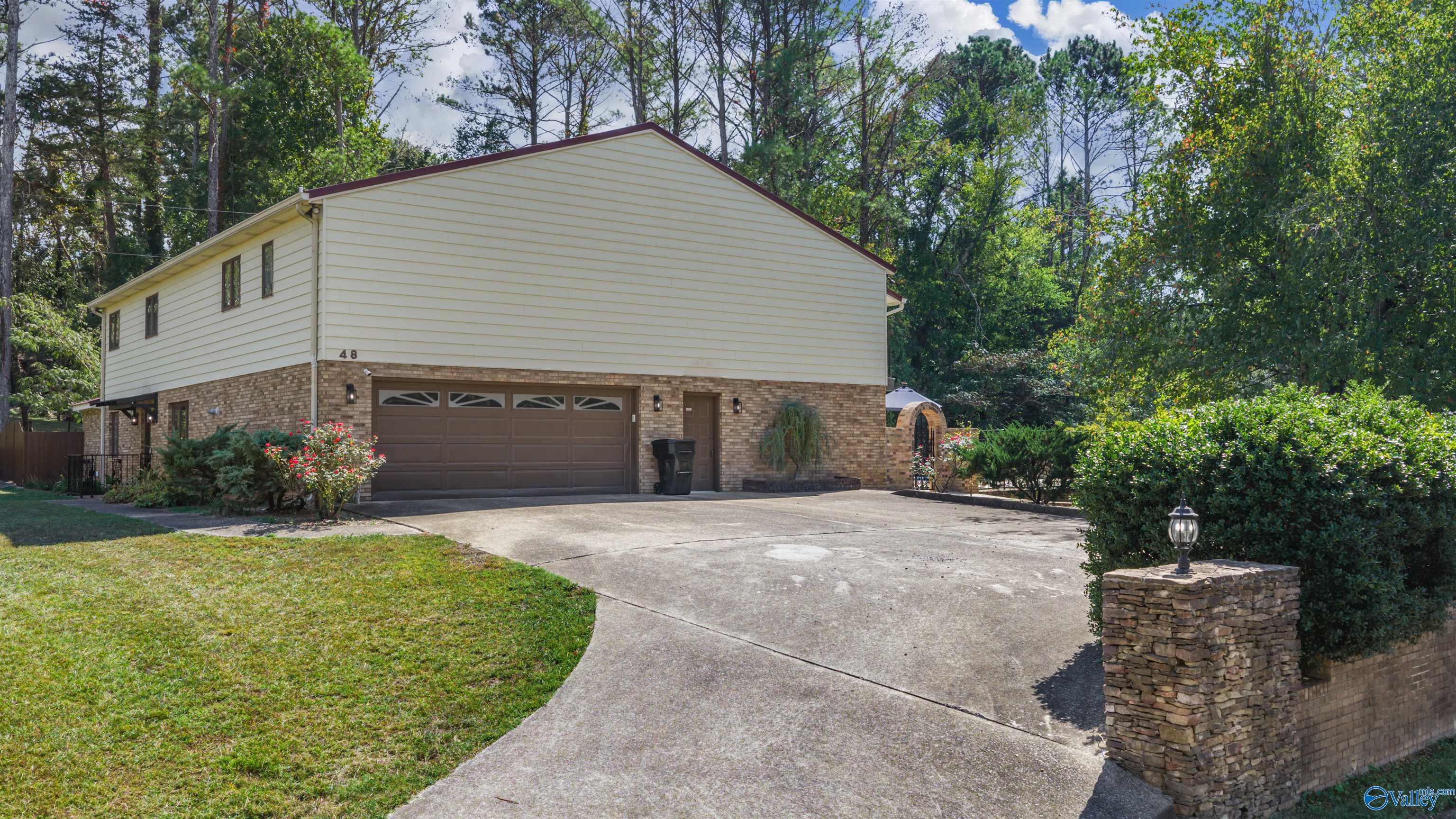 48 Elizabeth Drive NE