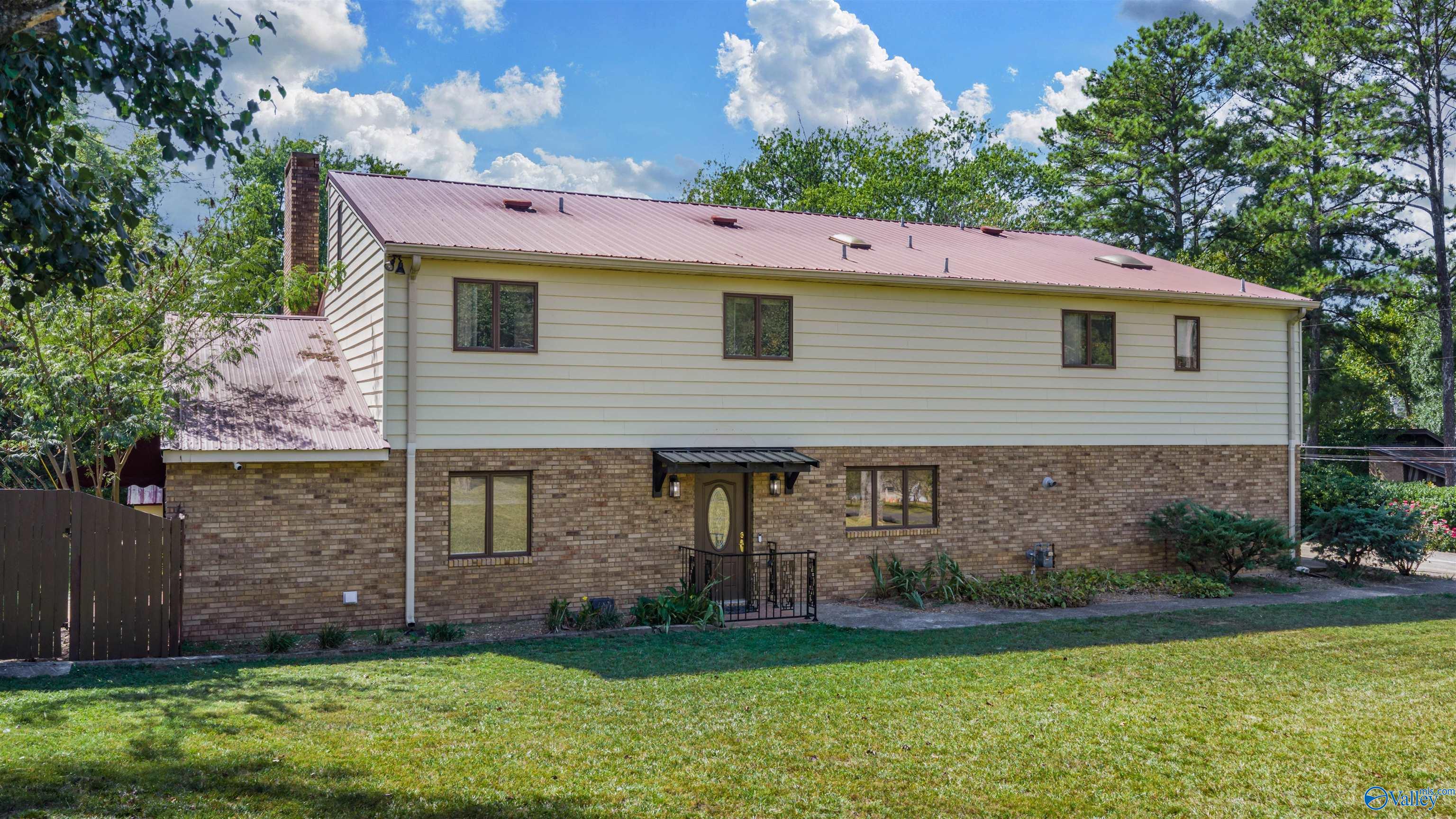 48 Elizabeth Drive NE