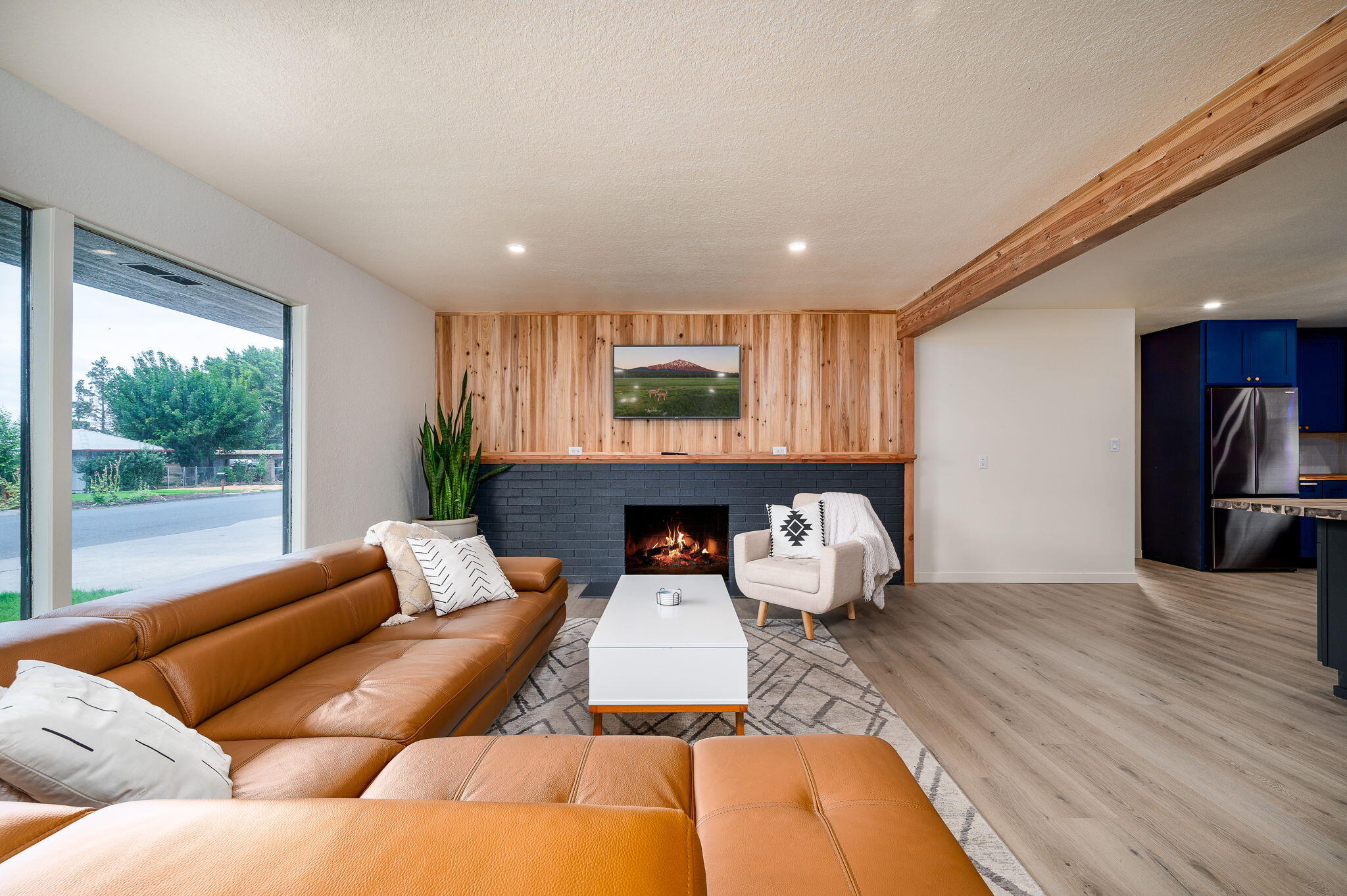 742 NW Canyon Drive
