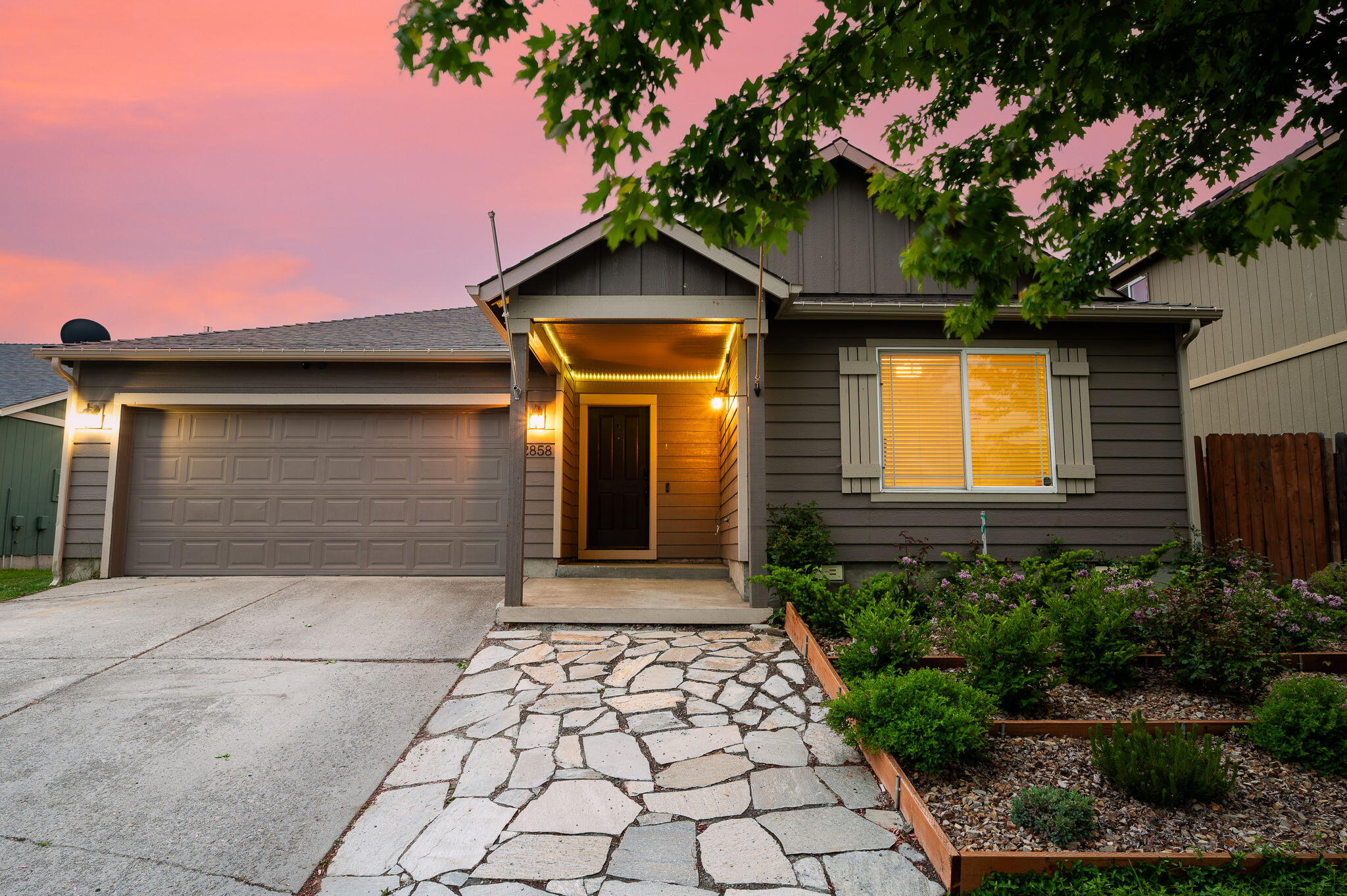 2858 SW Deschutes Drive